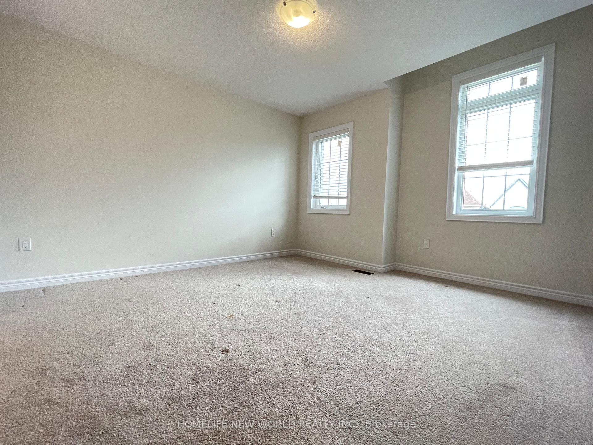Photo 11 of 256 Conklin Crescent, Aurora, Rural Aurora — HOMEH