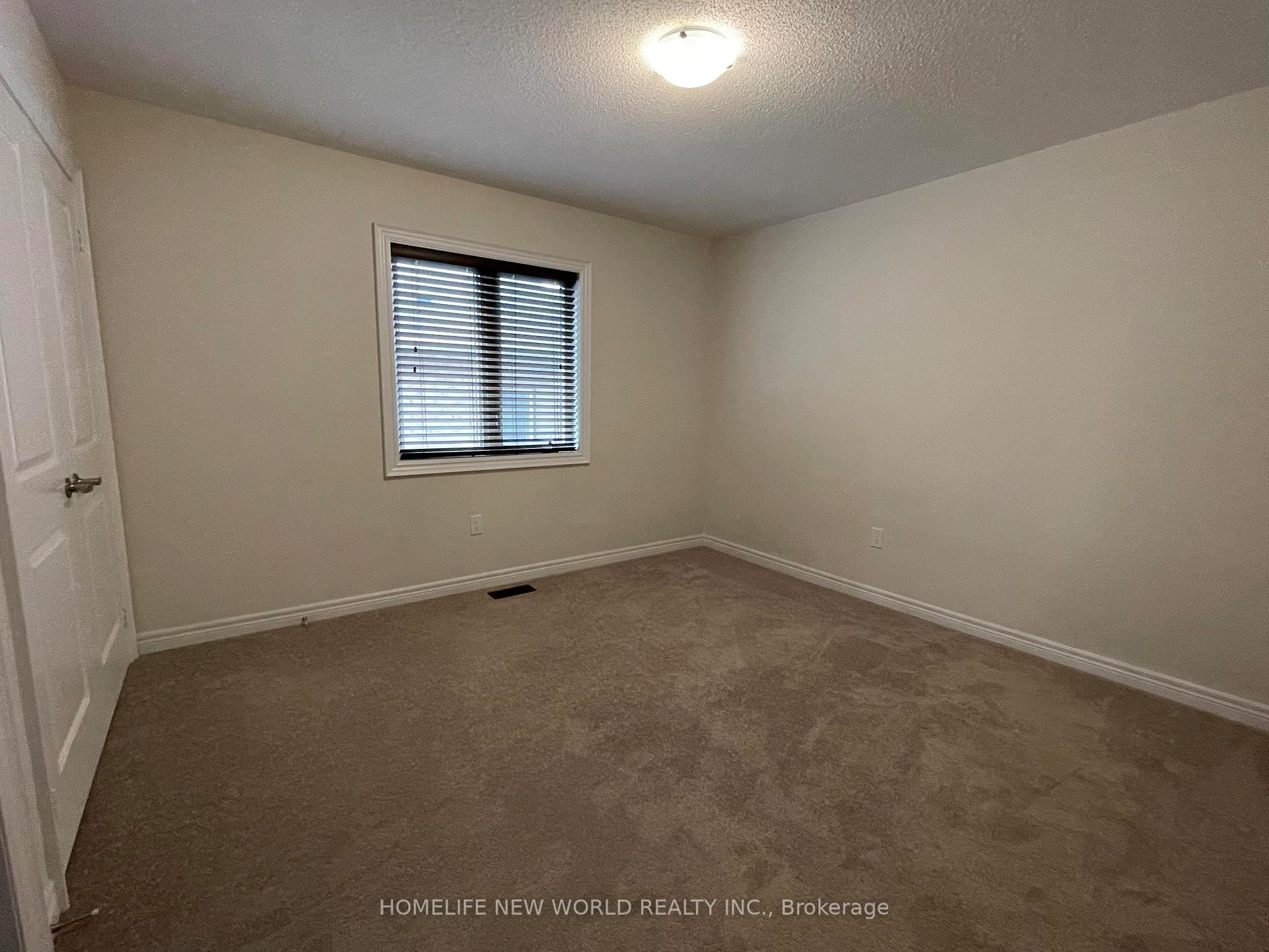 Photo 15 of 256 Conklin Crescent, Aurora, Rural Aurora — HOMEH