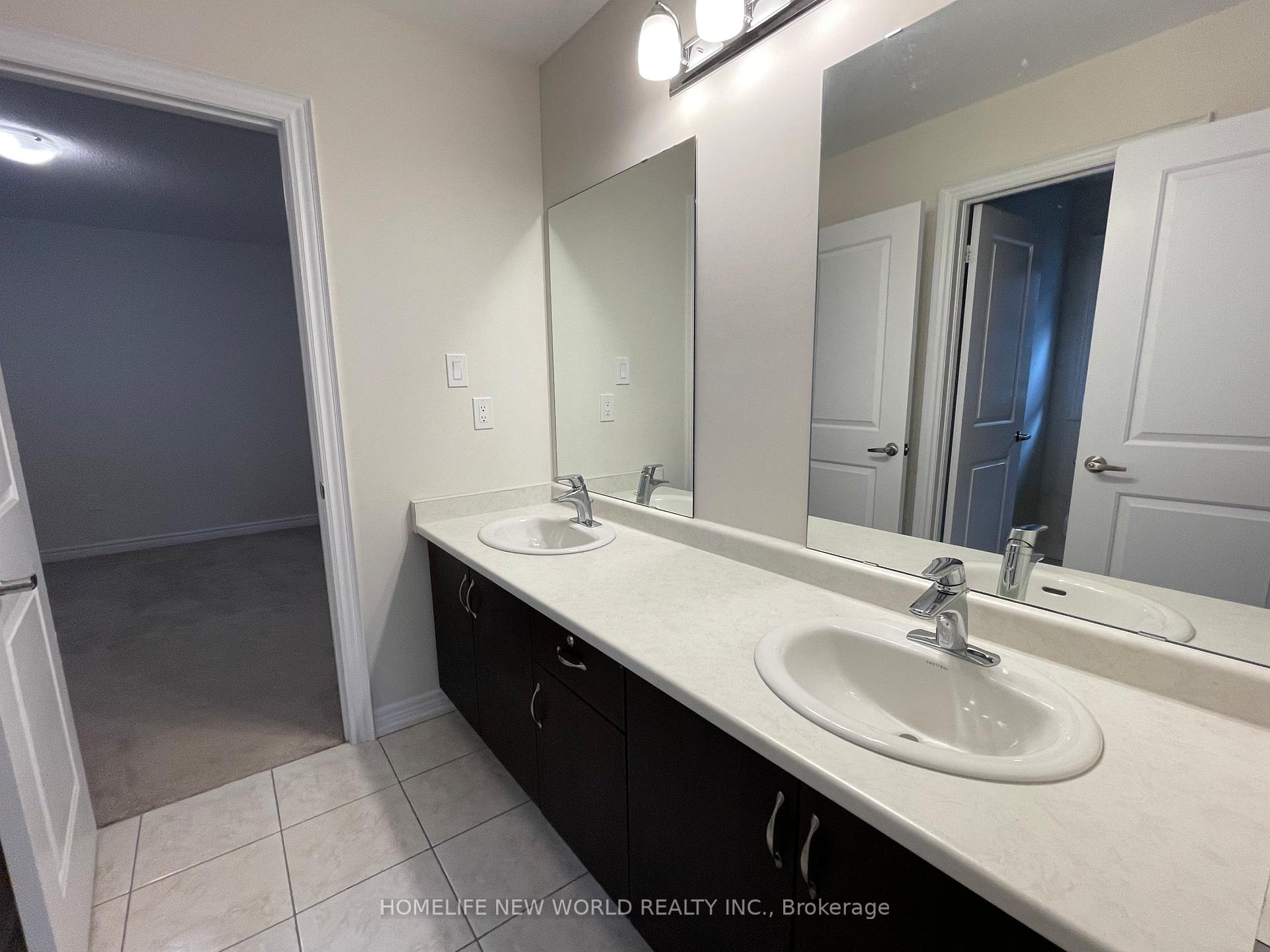 Photo 14 of 256 Conklin Crescent, Aurora, Rural Aurora — HOMEH