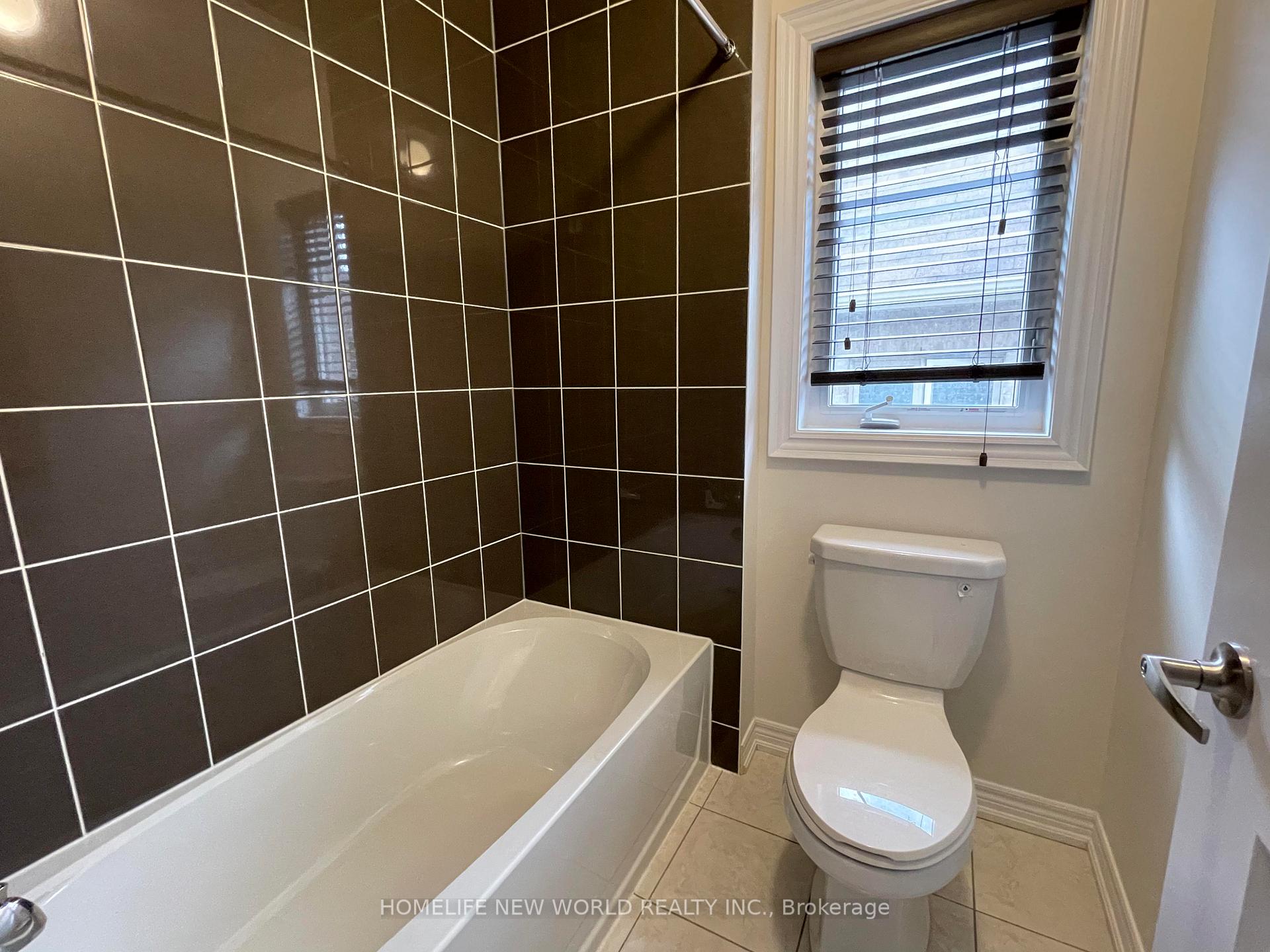 Photo 18 of 256 Conklin Crescent, Aurora, Rural Aurora — HOMEH