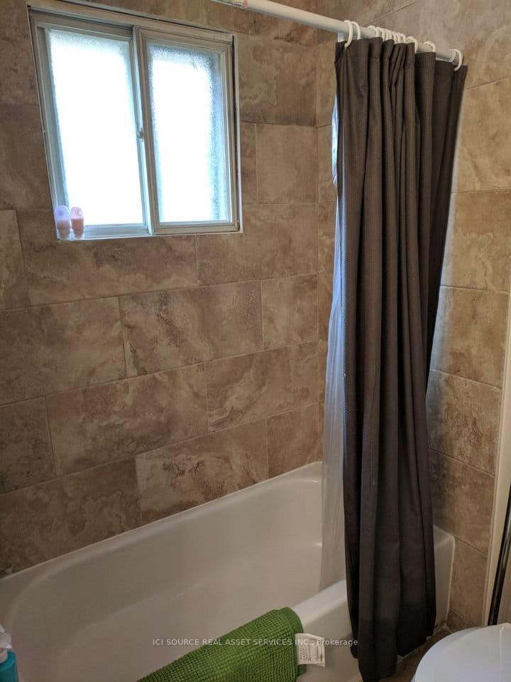 Photo 4 of 934 Lawrence Road, Hamilton, Rosedale — HOMEH