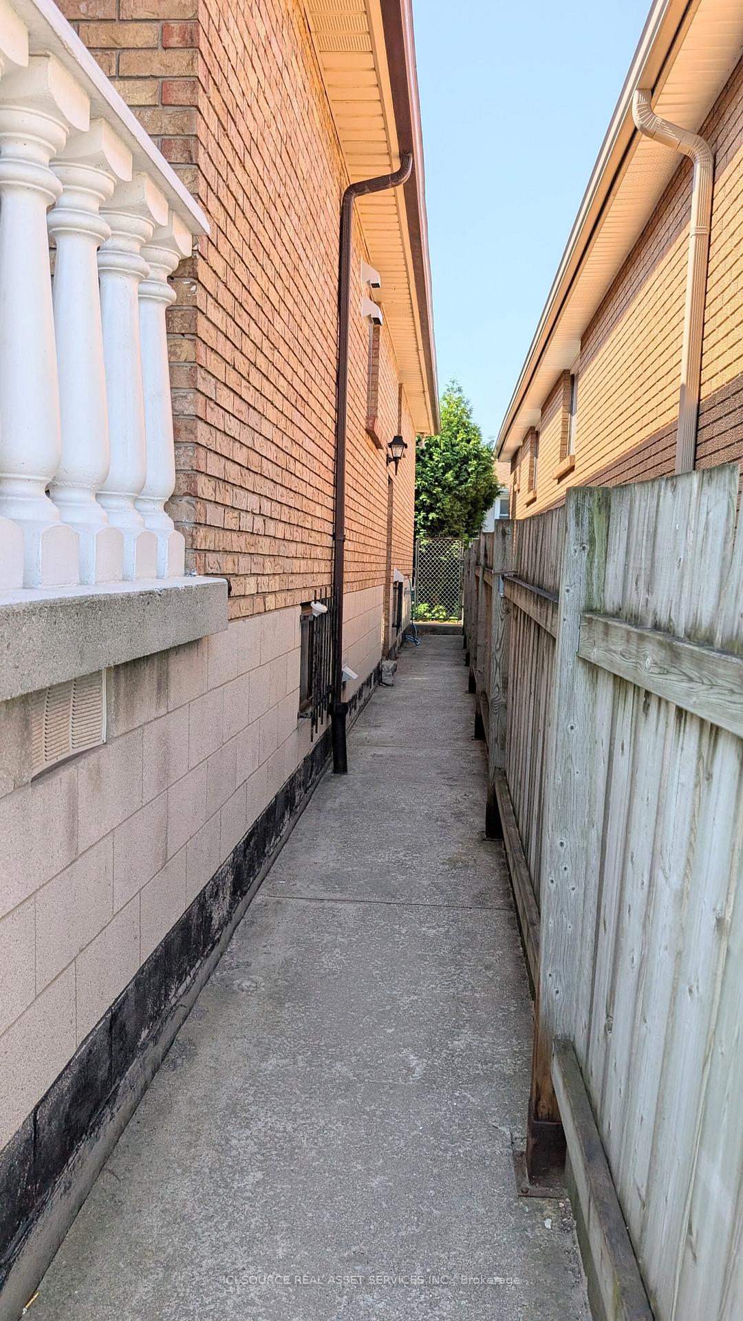 Photo 8 of 934 Lawrence Road, Hamilton, Rosedale — HOMEH