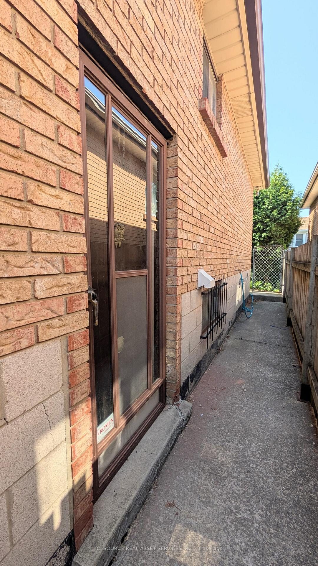 Photo 9 of 934 Lawrence Road, Hamilton, Rosedale — HOMEH