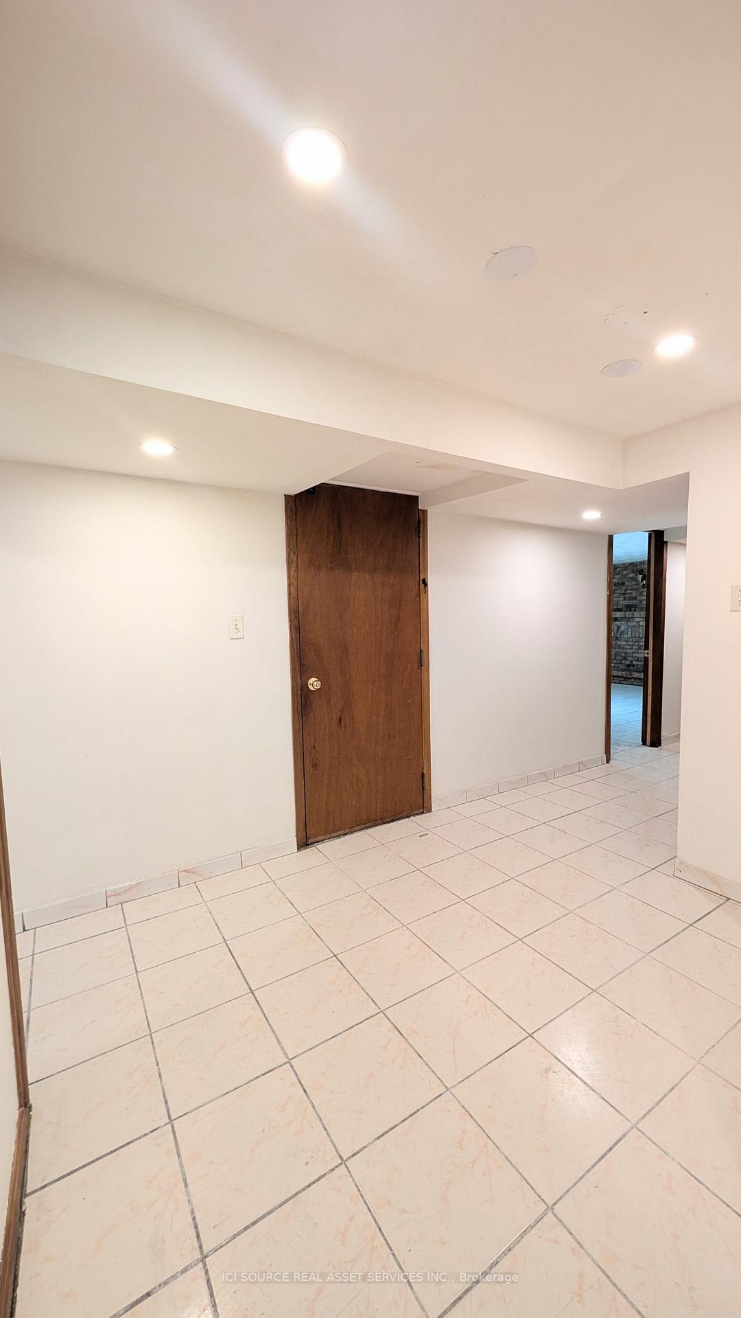 Photo 12 of 934 Lawrence Road, Hamilton, Rosedale — HOMEH