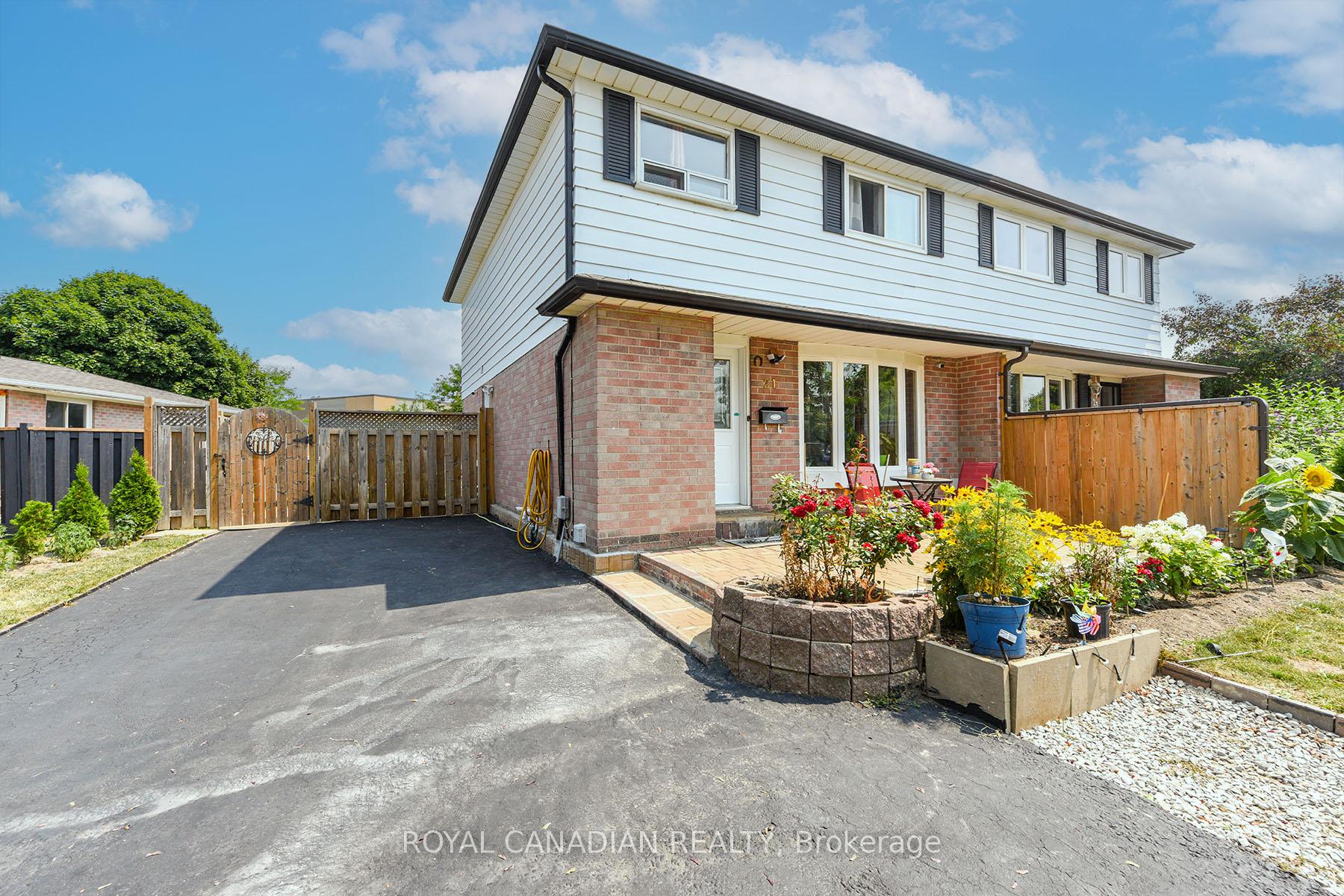 Front of 21 Juniper Crescent