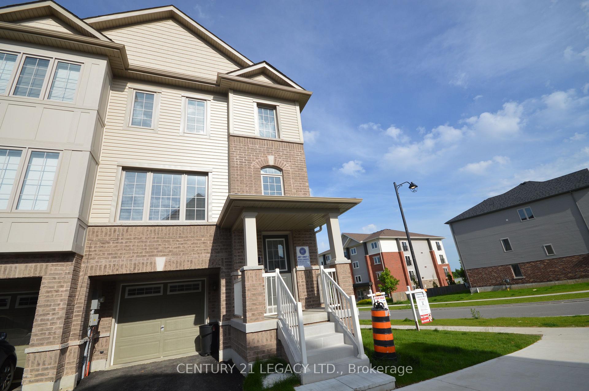 Photo 3 of Unit 1, 420 Linden Drive, Cambridge, Preston Heights — HOMEH