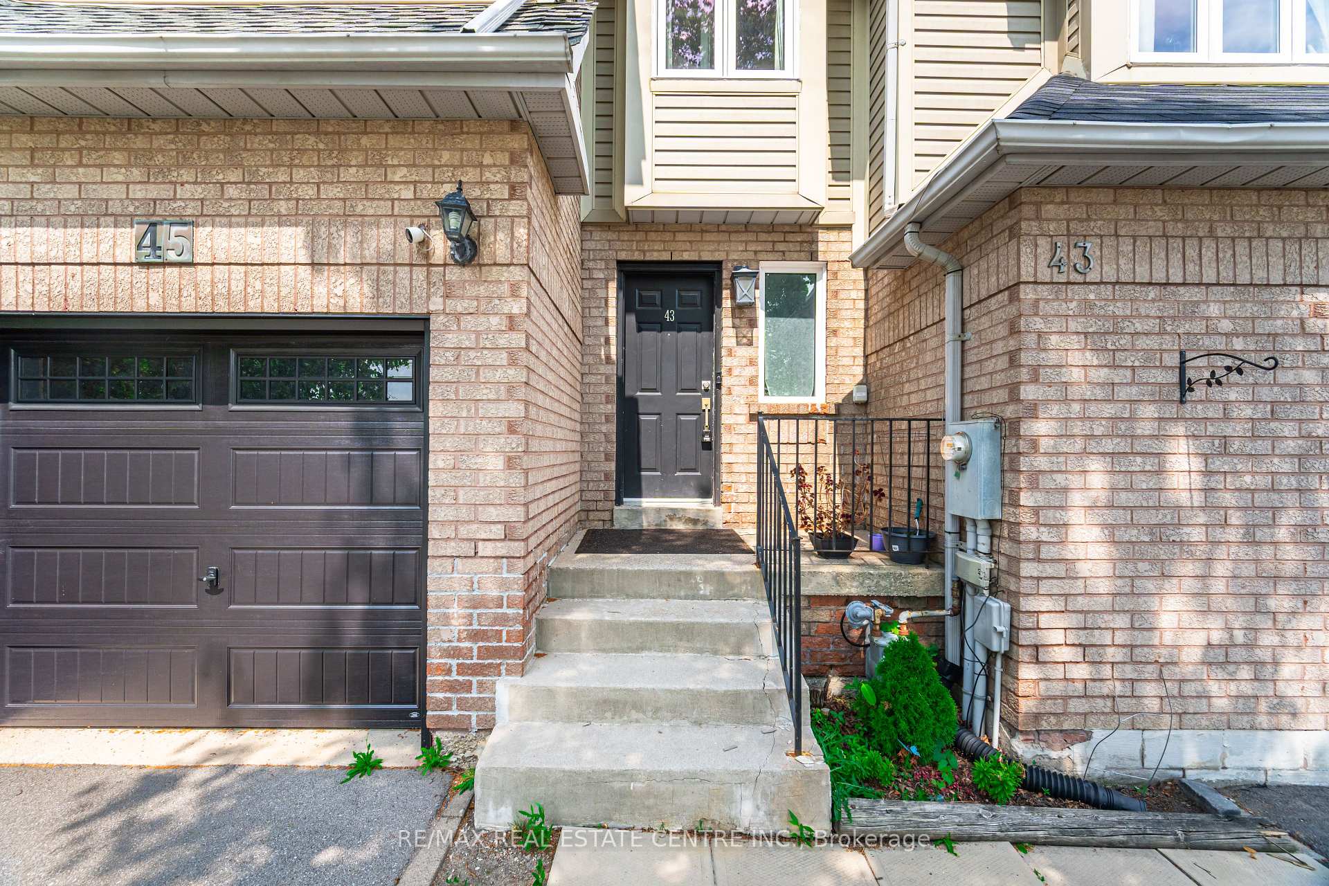 Front of 43 Ashbrook Way