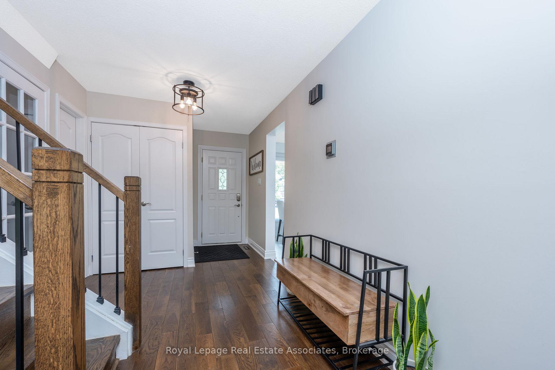 Photo 3 of 53 Fanshawe Drive, Brampton, Heart Lake West — HOMEH