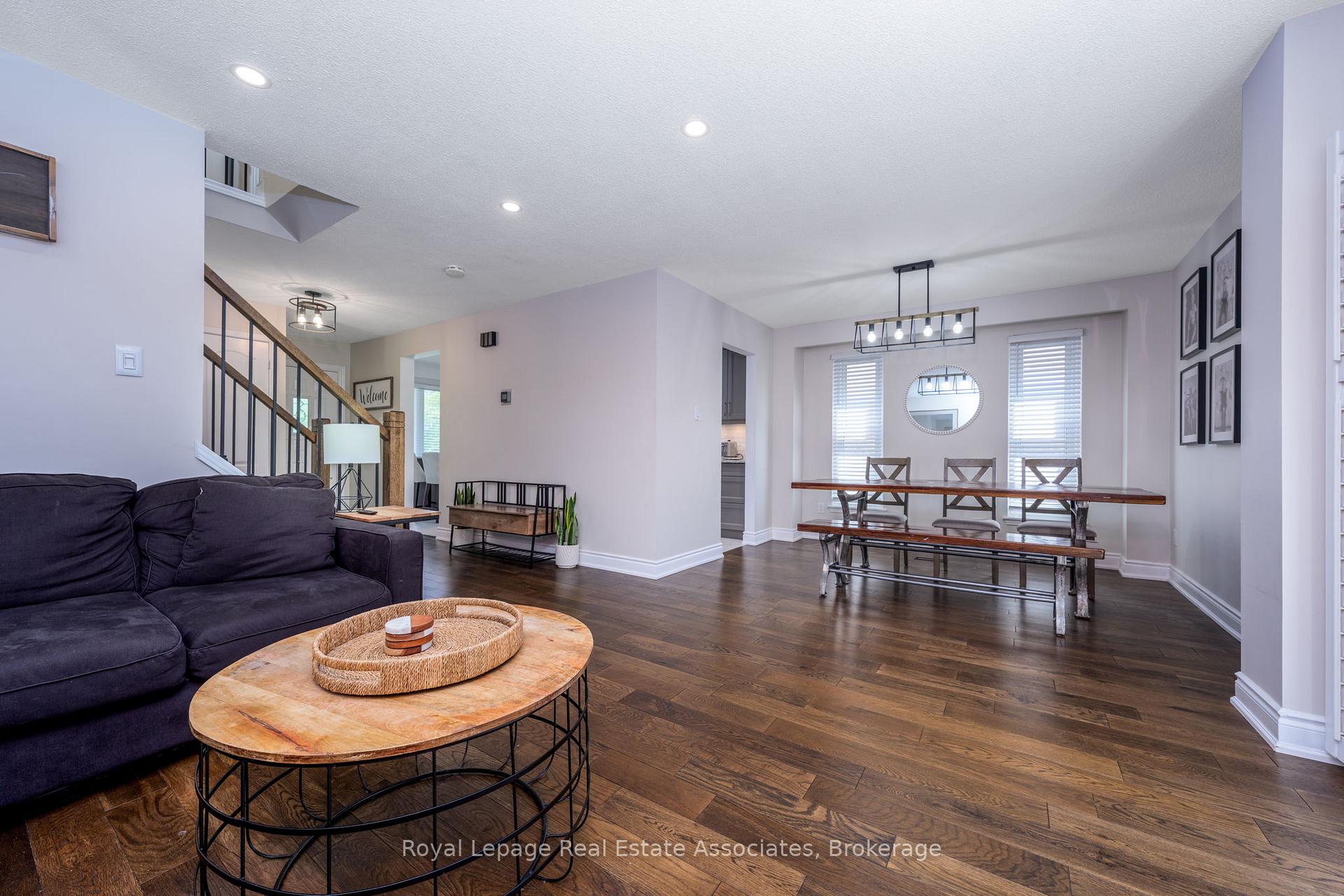 Photo 11 of 53 Fanshawe Drive, Brampton, Heart Lake West — HOMEH