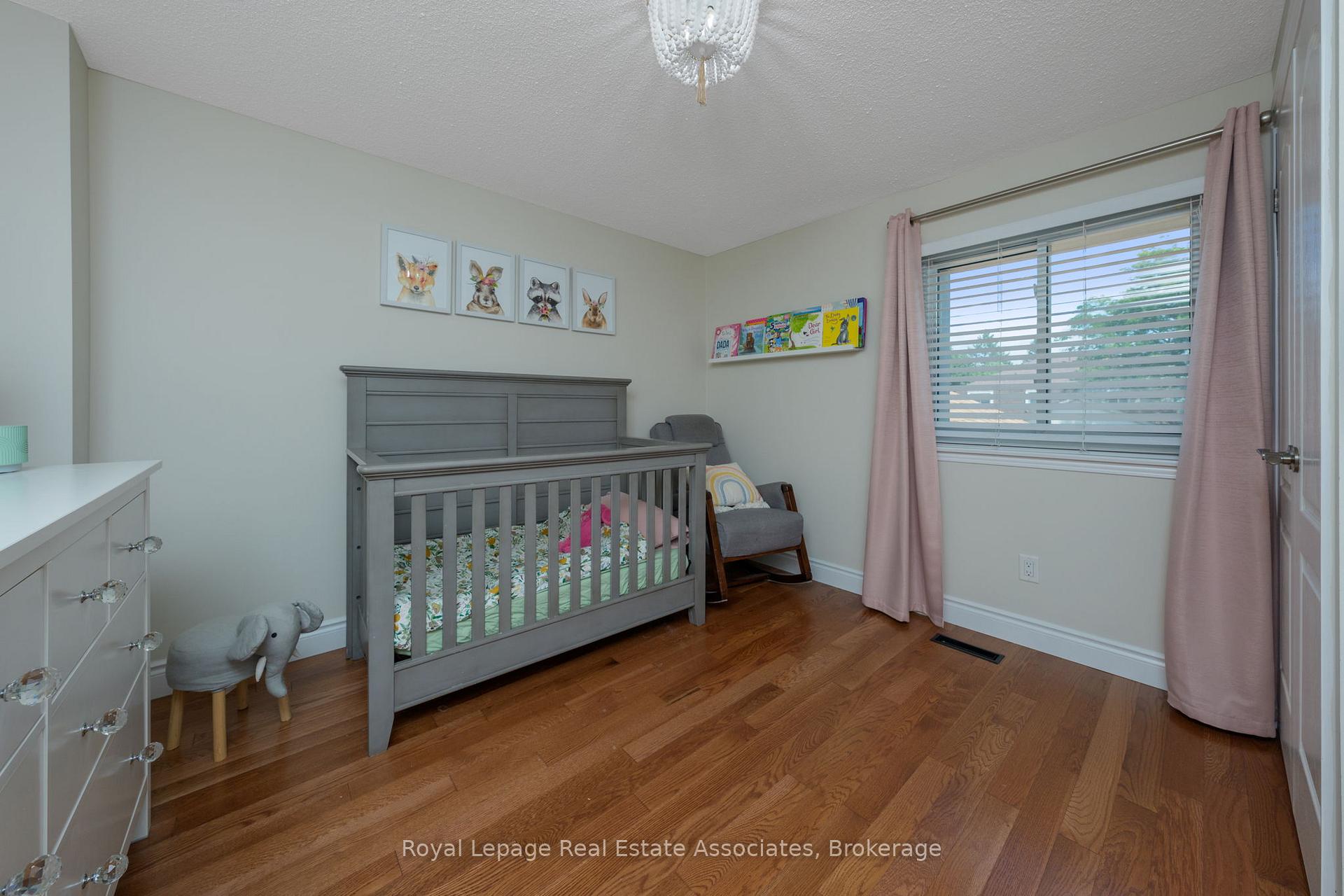 Photo 18 of 53 Fanshawe Drive, Brampton, Heart Lake West — HOMEH