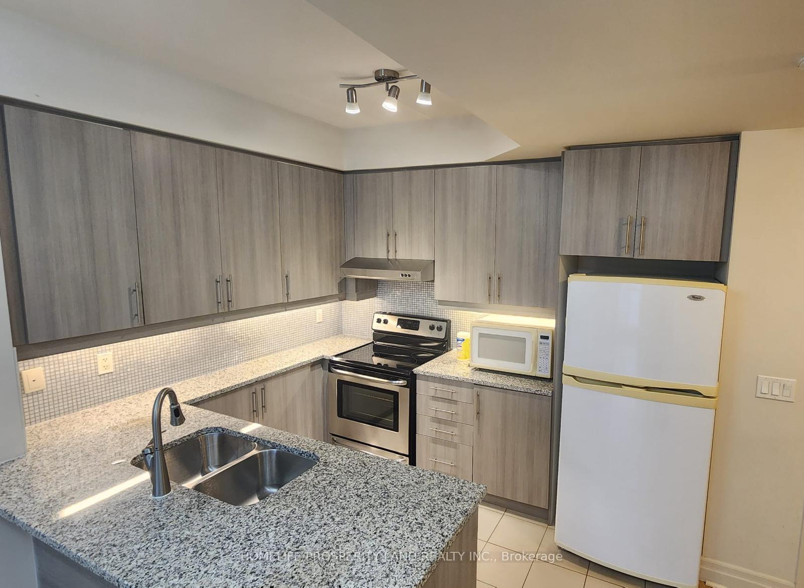 Photo 4 of Unit 823, 8110 Birchmount Road, Markham, Unionville — HOMEH