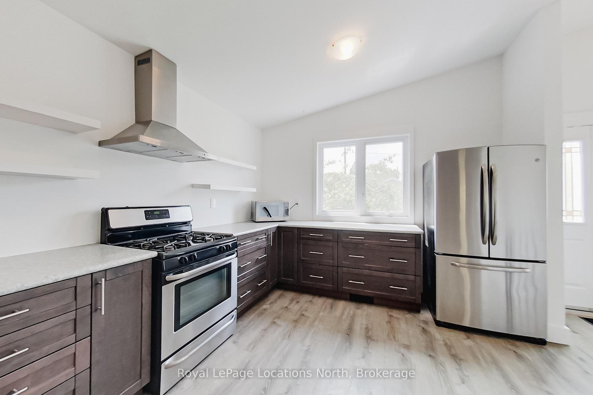 Photo 3 of 129 Spruce Street, Collingwood — HOMEH