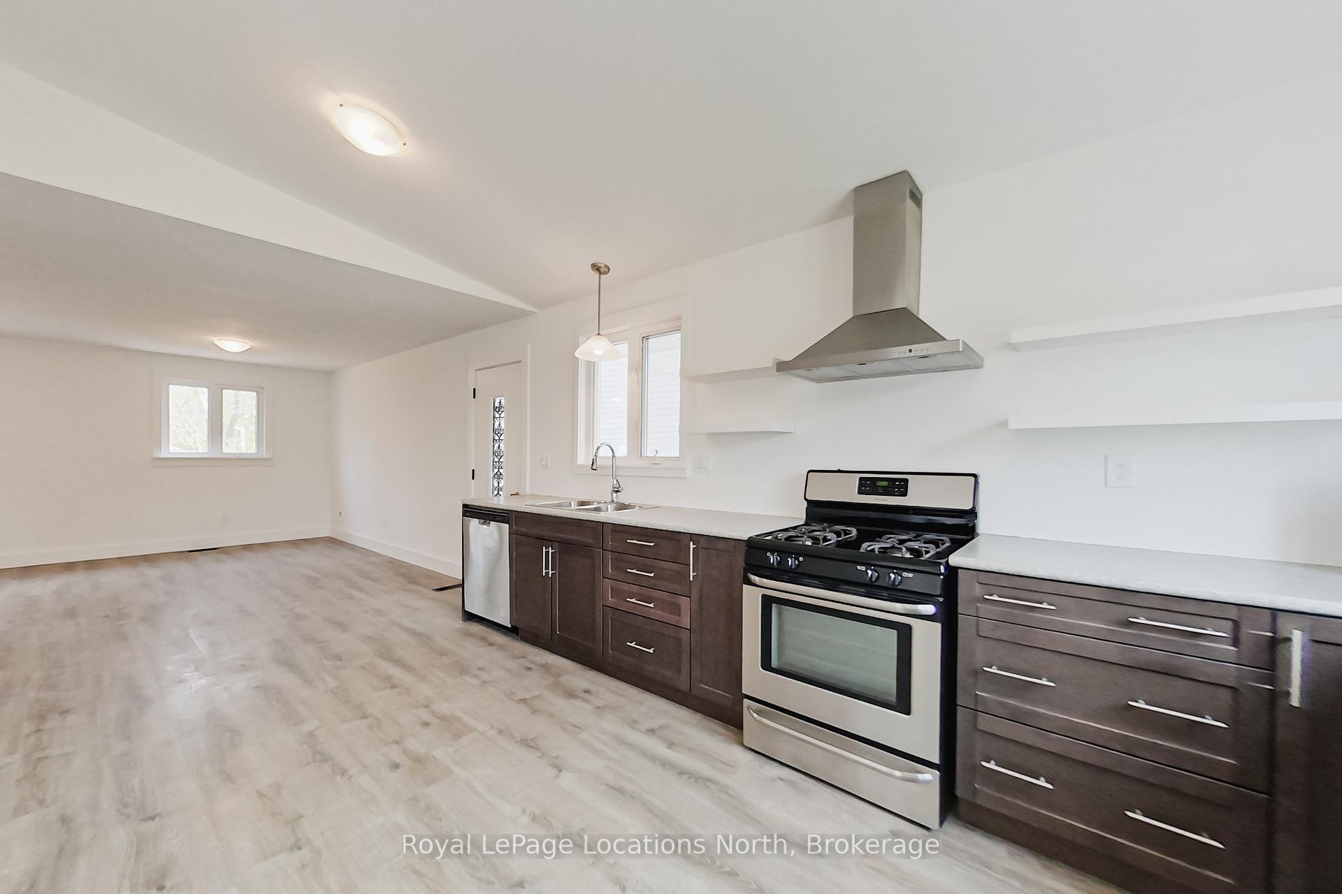 Photo 6 of 129 Spruce Street, Collingwood — HOMEH