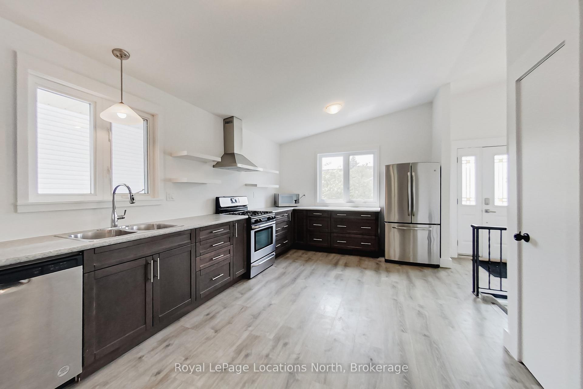 Photo 5 of 129 Spruce Street, Collingwood — HOMEH