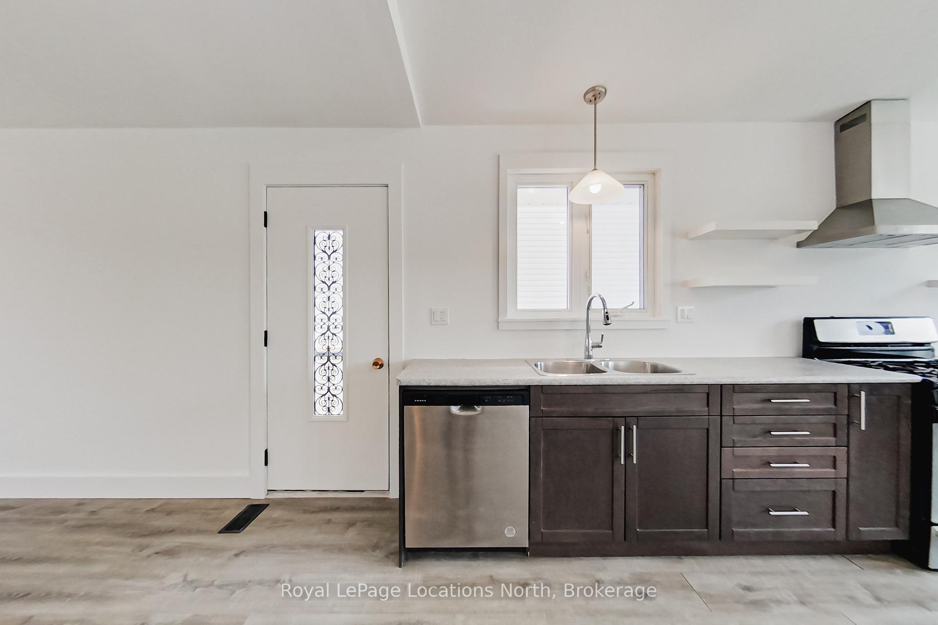 Photo 7 of 129 Spruce Street, Collingwood — HOMEH