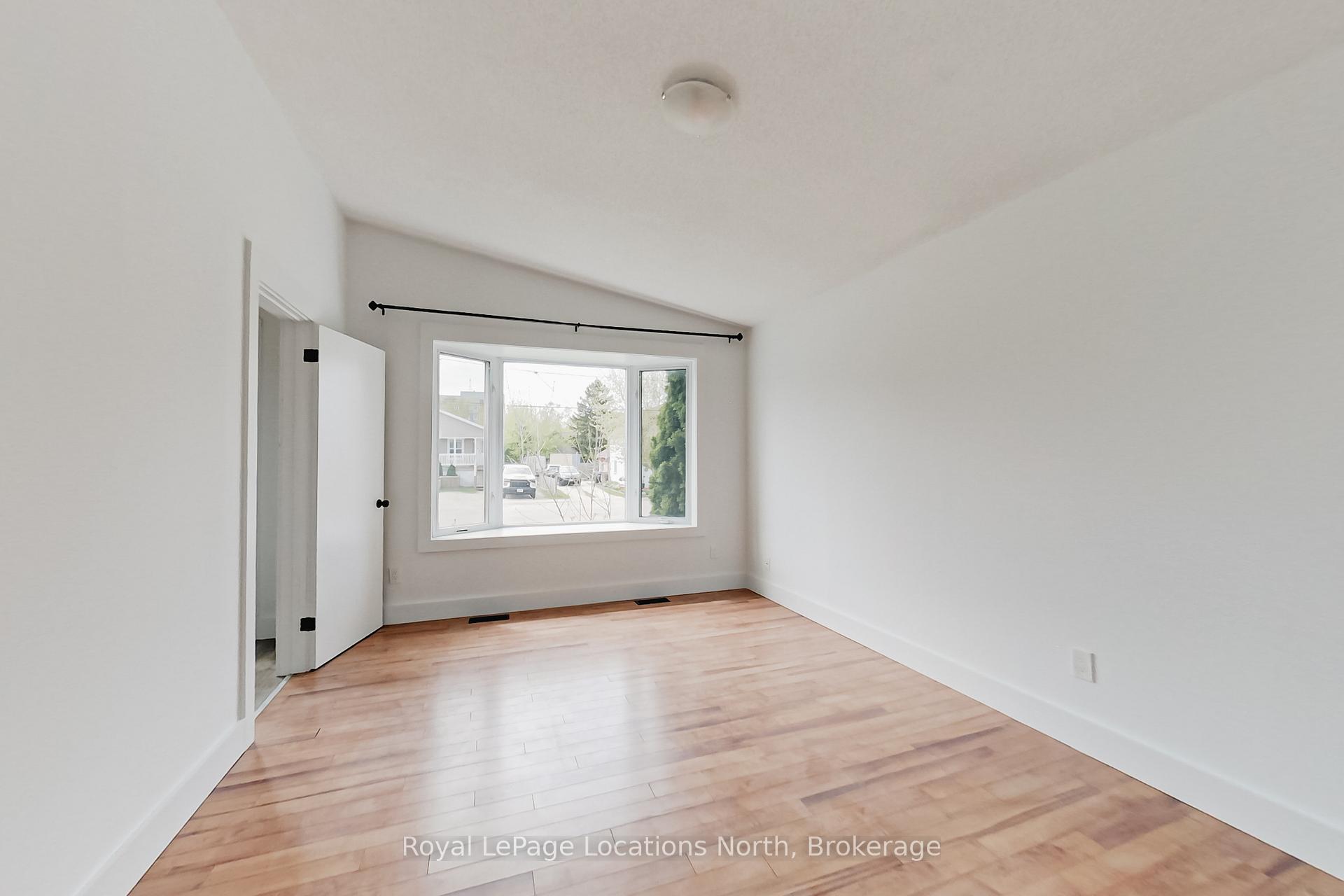 Photo 11 of 129 Spruce Street, Collingwood — HOMEH
