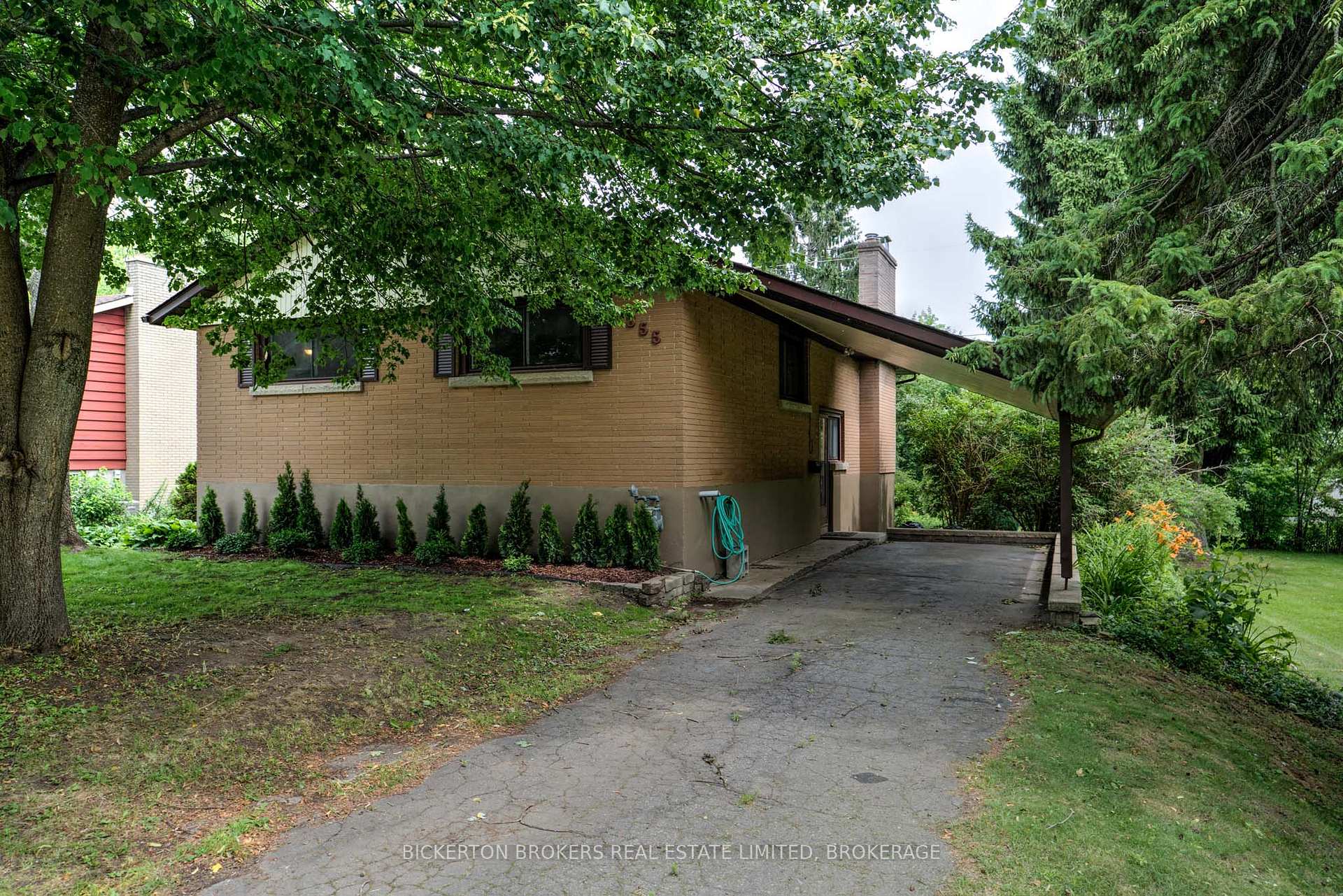 Photo 1 of 355 Elizabeth Drive, Gananoque — HOMEH