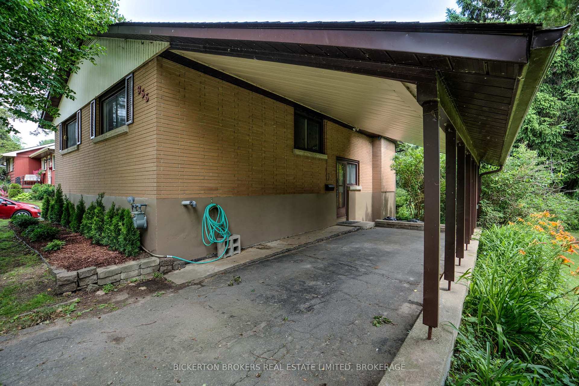 Photo 2 of 355 Elizabeth Drive, Gananoque — HOMEH