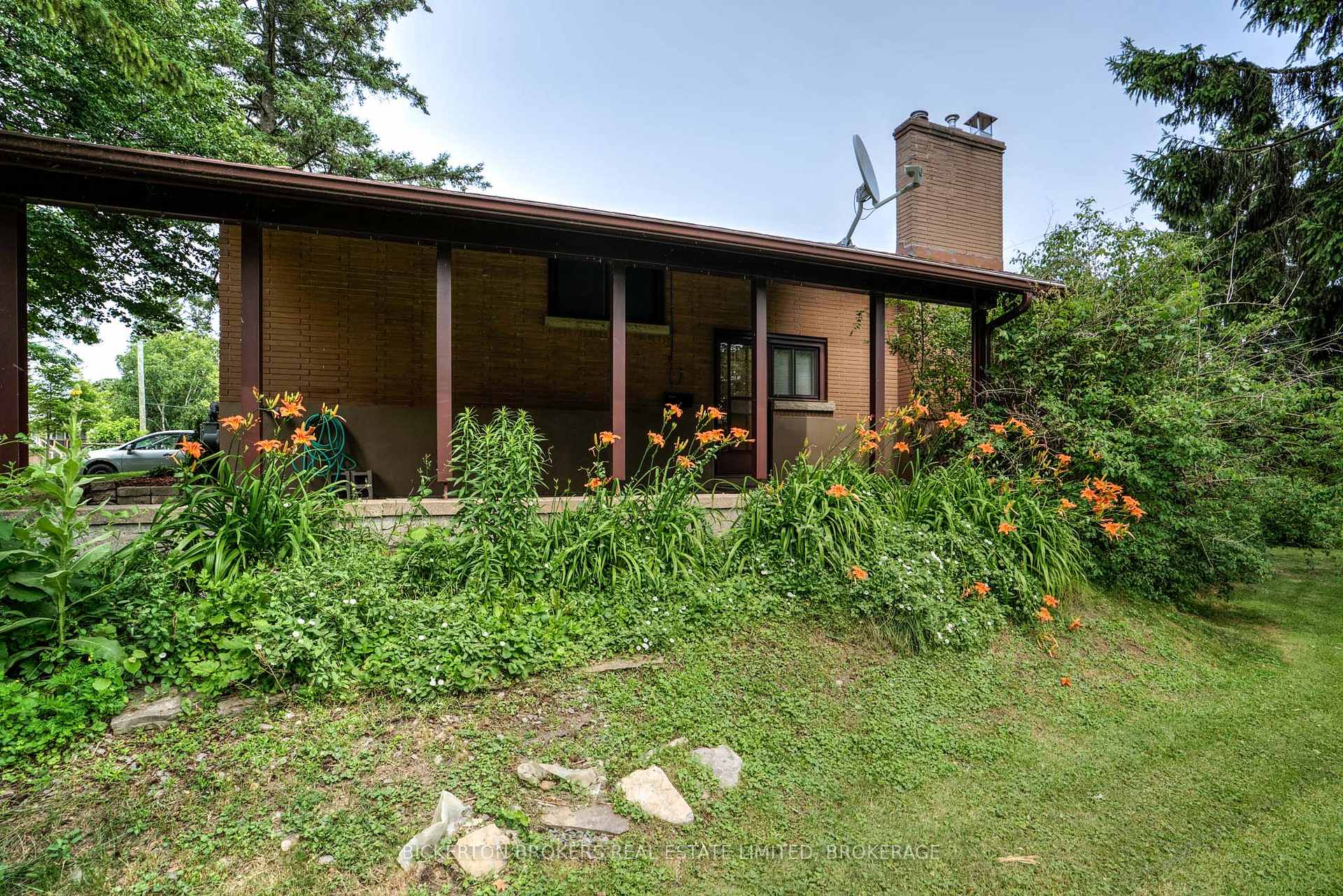 Photo 3 of 355 Elizabeth Drive, Gananoque — HOMEH