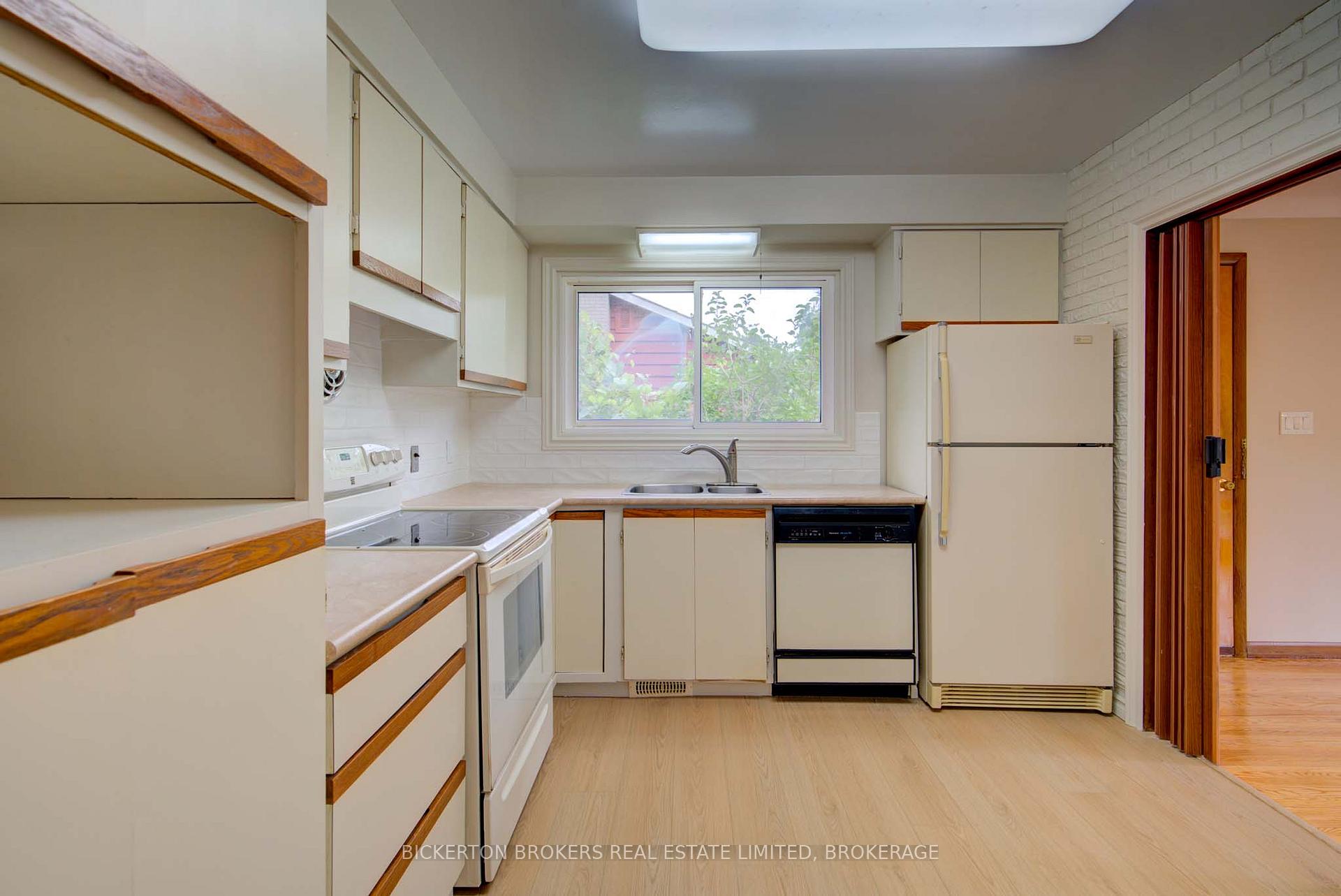 Photo 18 of 355 Elizabeth Drive, Gananoque — HOMEH