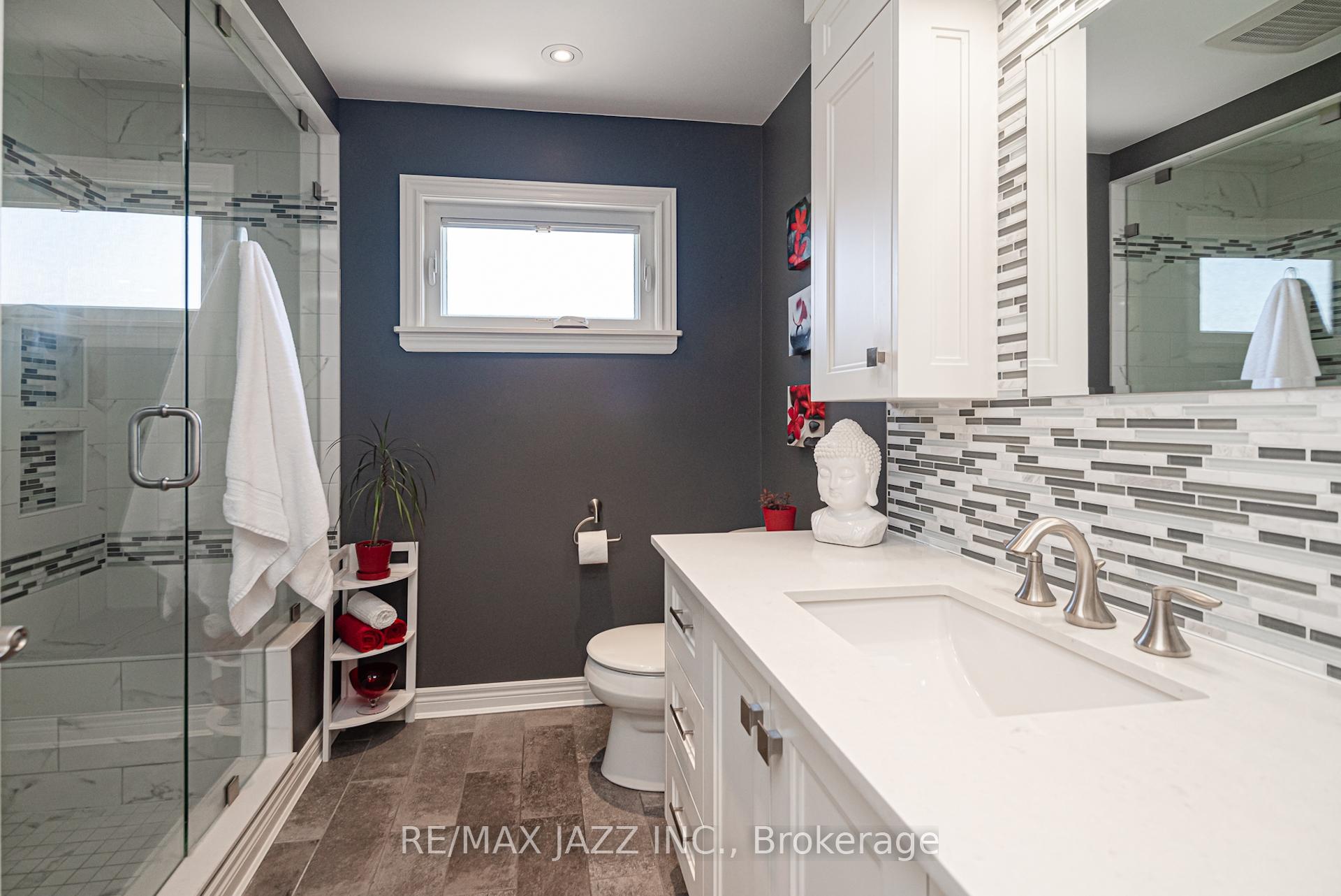 Photo 13 of 35 Strathy Road, Ajax, South East — HOMEH