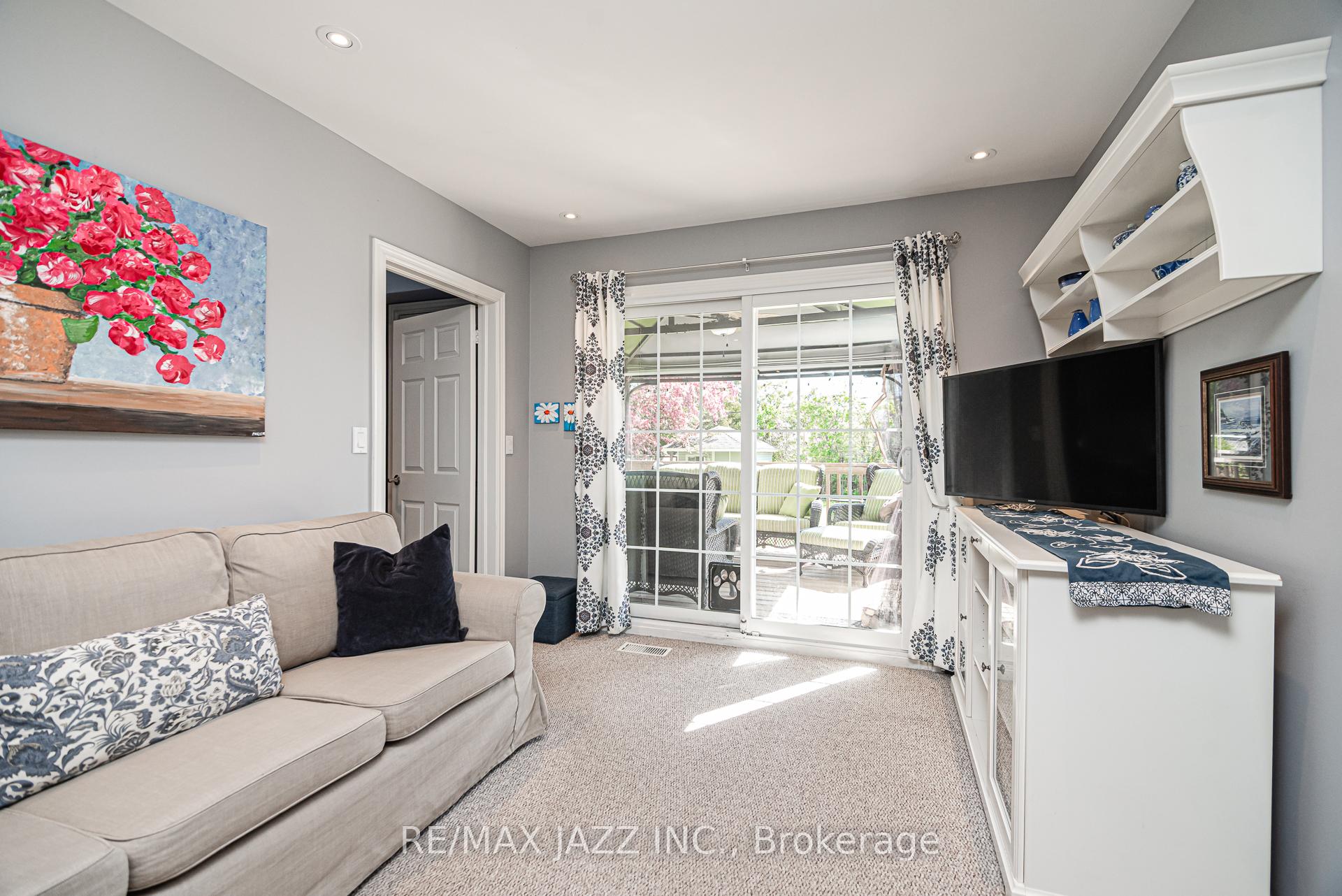 Photo 14 of 35 Strathy Road, Ajax, South East — HOMEH