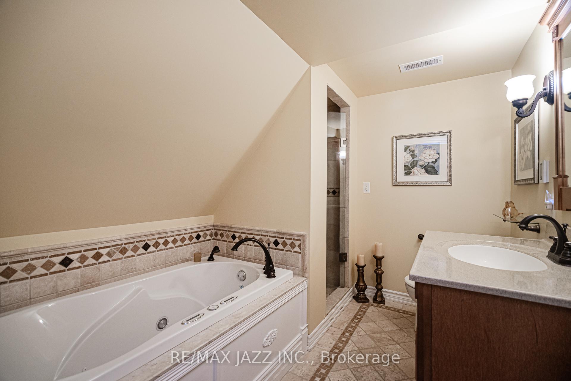Photo 20 of 35 Strathy Road, Ajax, South East — HOMEH