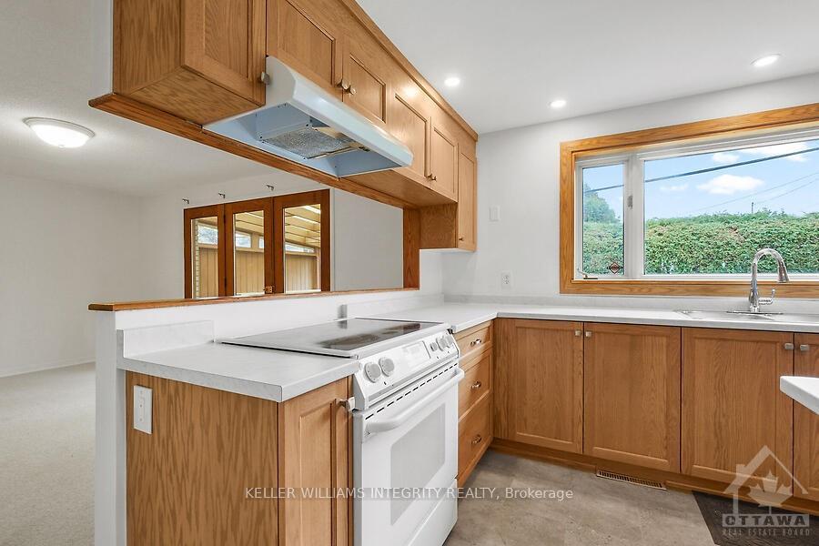Photo 9 of 89 Beaver Ridge, Ottawa, City View/Skyline/Fisher Heights/Parkwood Hills — HOMEH