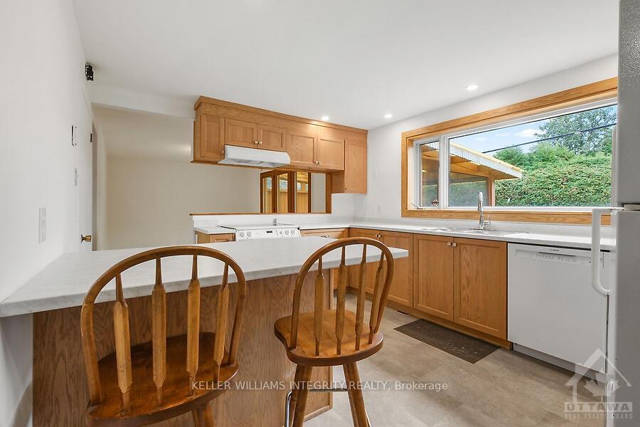 Photo 11 of 89 Beaver Ridge, Ottawa, City View/Skyline/Fisher Heights/Parkwood Hills — HOMEH