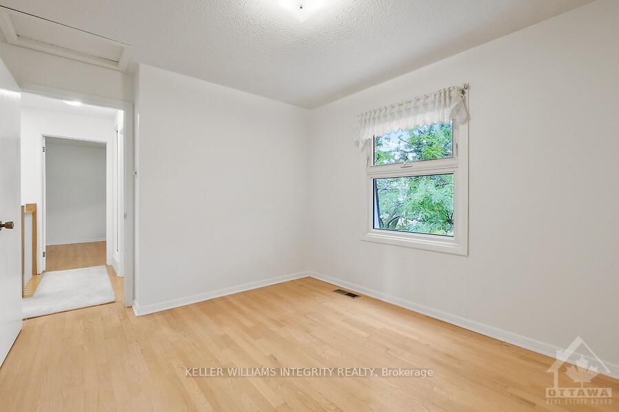Photo 16 of 89 Beaver Ridge, Ottawa, City View/Skyline/Fisher Heights/Parkwood Hills — HOMEH
