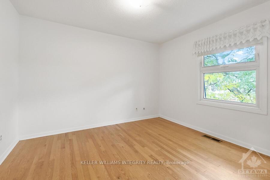 Photo 19 of 89 Beaver Ridge, Ottawa, City View/Skyline/Fisher Heights/Parkwood Hills — HOMEH