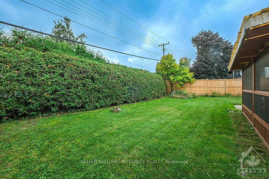 Photo 22 of 89 Beaver Ridge, Ottawa, City View/Skyline/Fisher Heights/Parkwood Hills — HOMEH