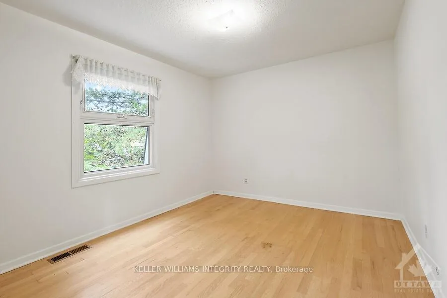 Photo 28 of 89 Beaver Ridge, Ottawa, City View/Skyline/Fisher Heights/Parkwood Hills — HOMEH