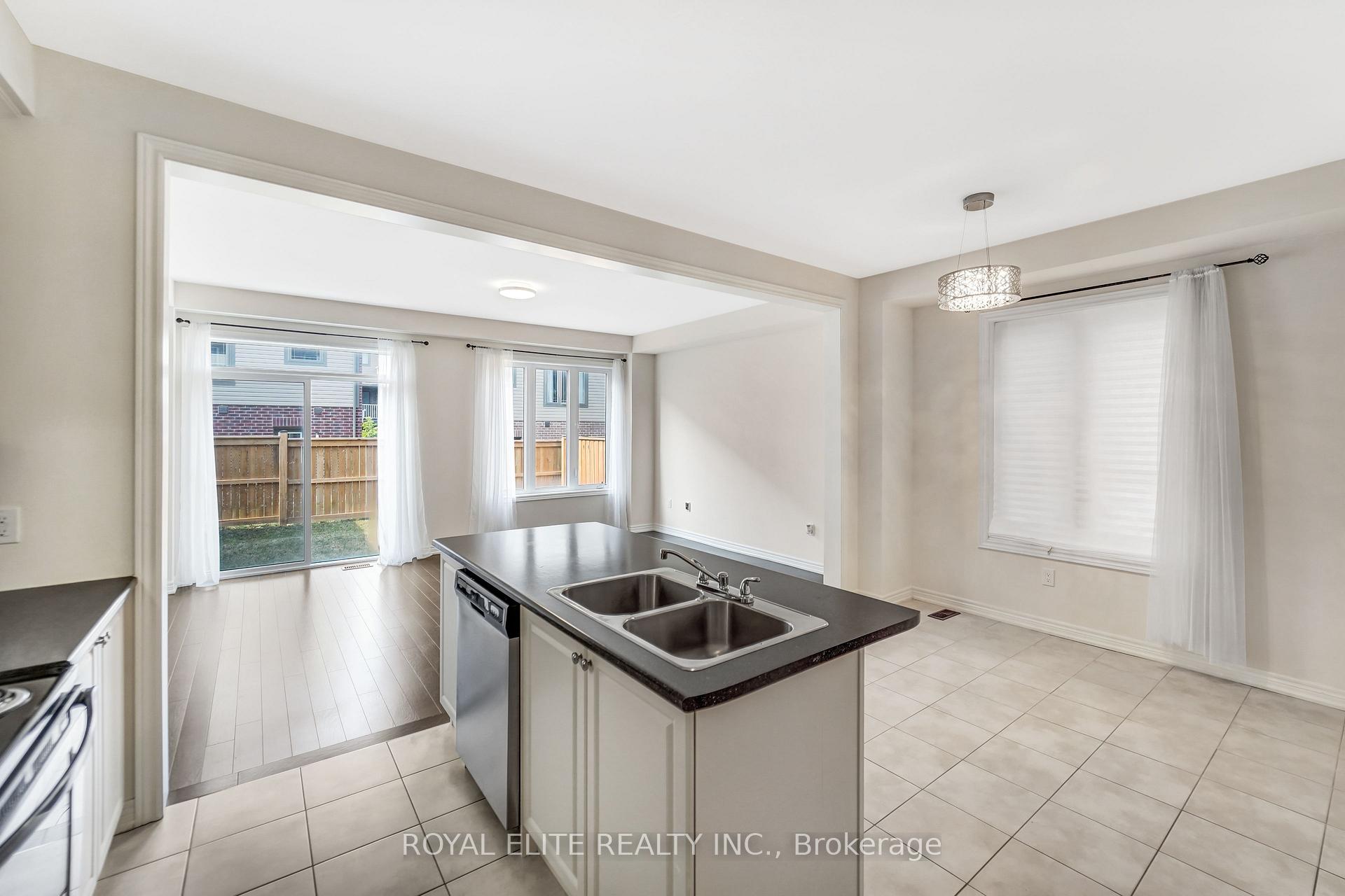 Photo 5 of 30 Talence Drive, Hamilton, Stoney Creek Mountain — HOMEH