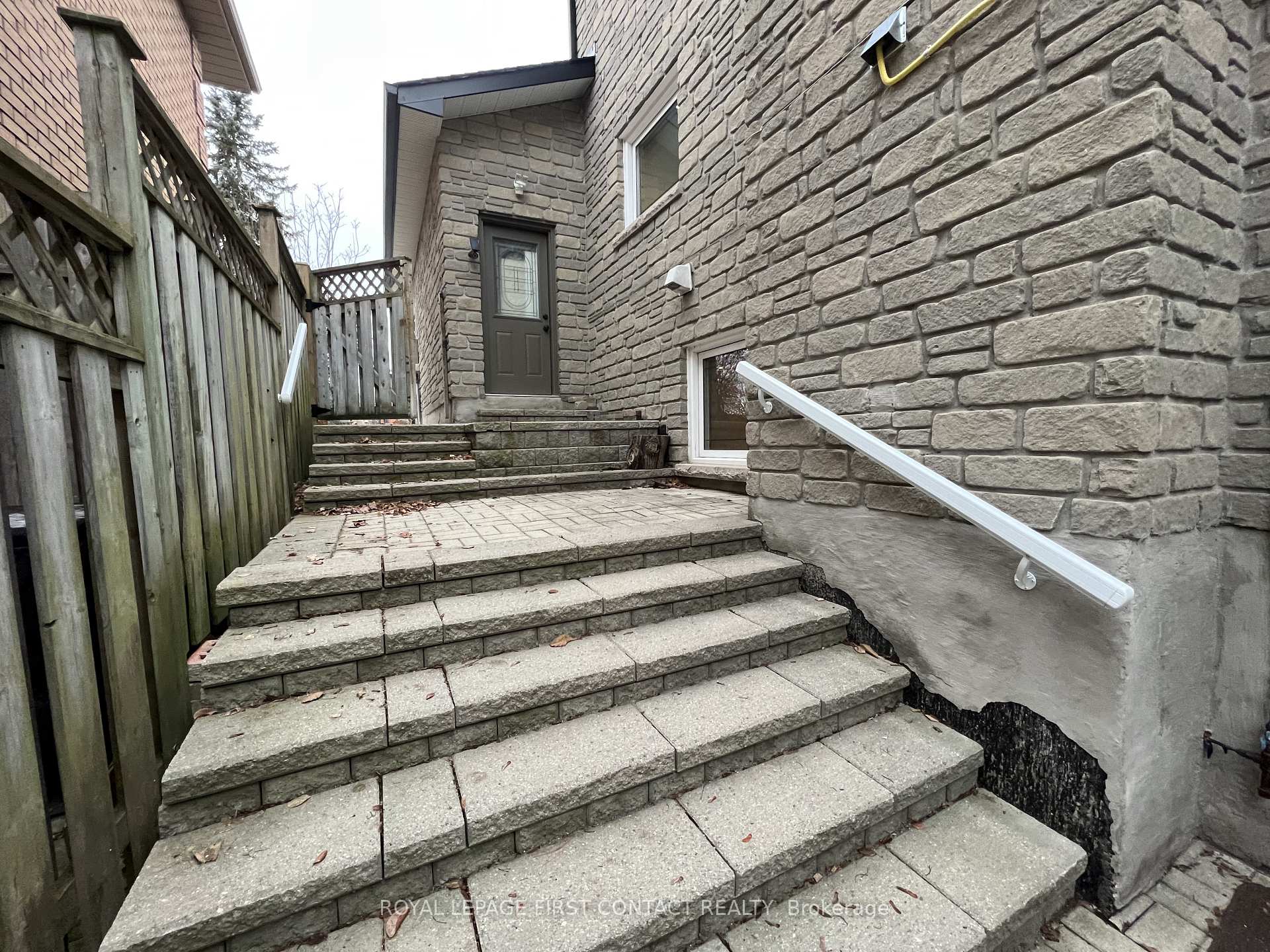 Photo 10 of Unit Basement, 27 Thackeray Crescent, Barrie, Letitia Heights — HOMEH