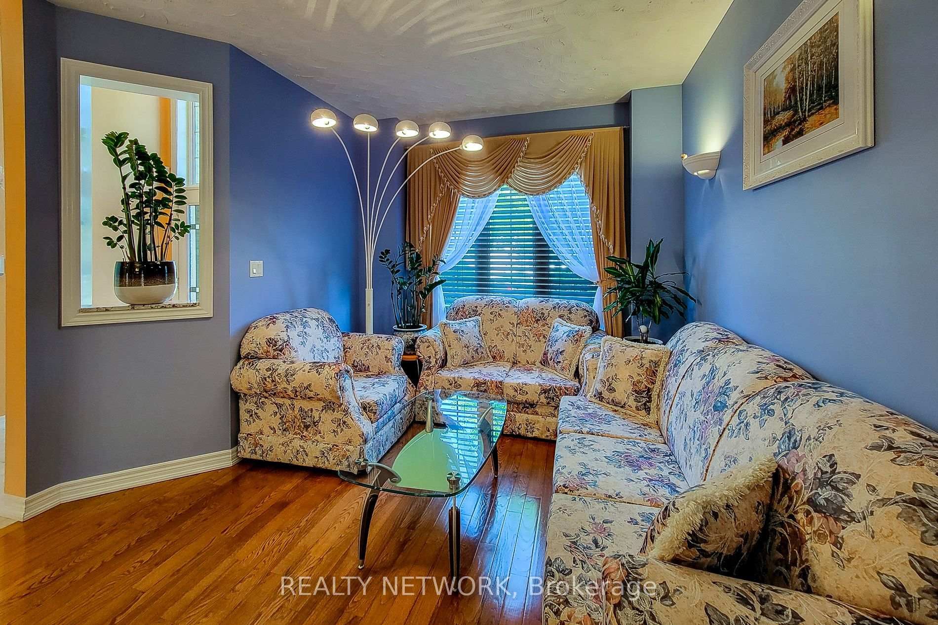 Photo 12 of 26 Colin Crescent, Hamilton, Jerome — HOMEH