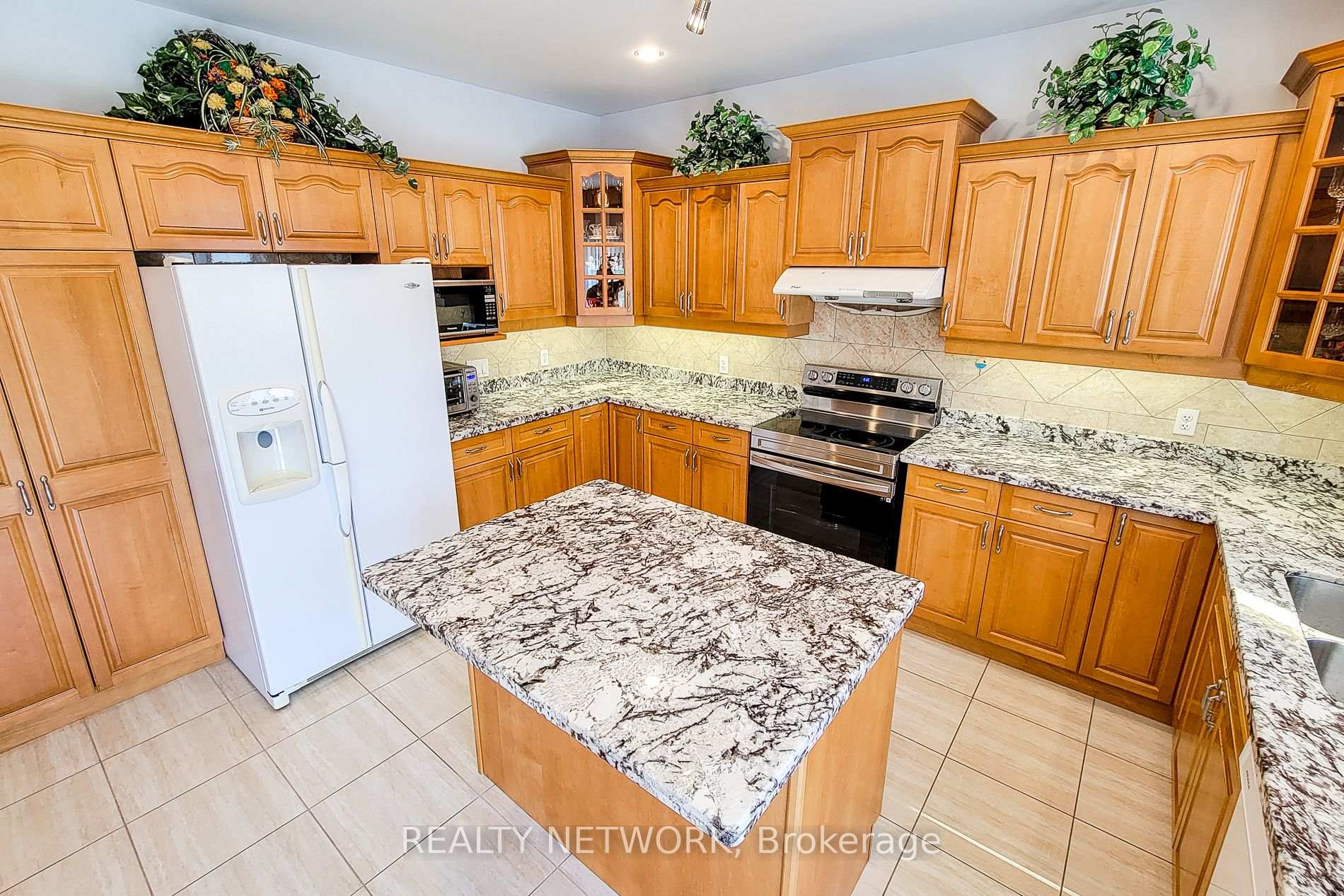 Photo 16 of 26 Colin Crescent, Hamilton, Jerome — HOMEH