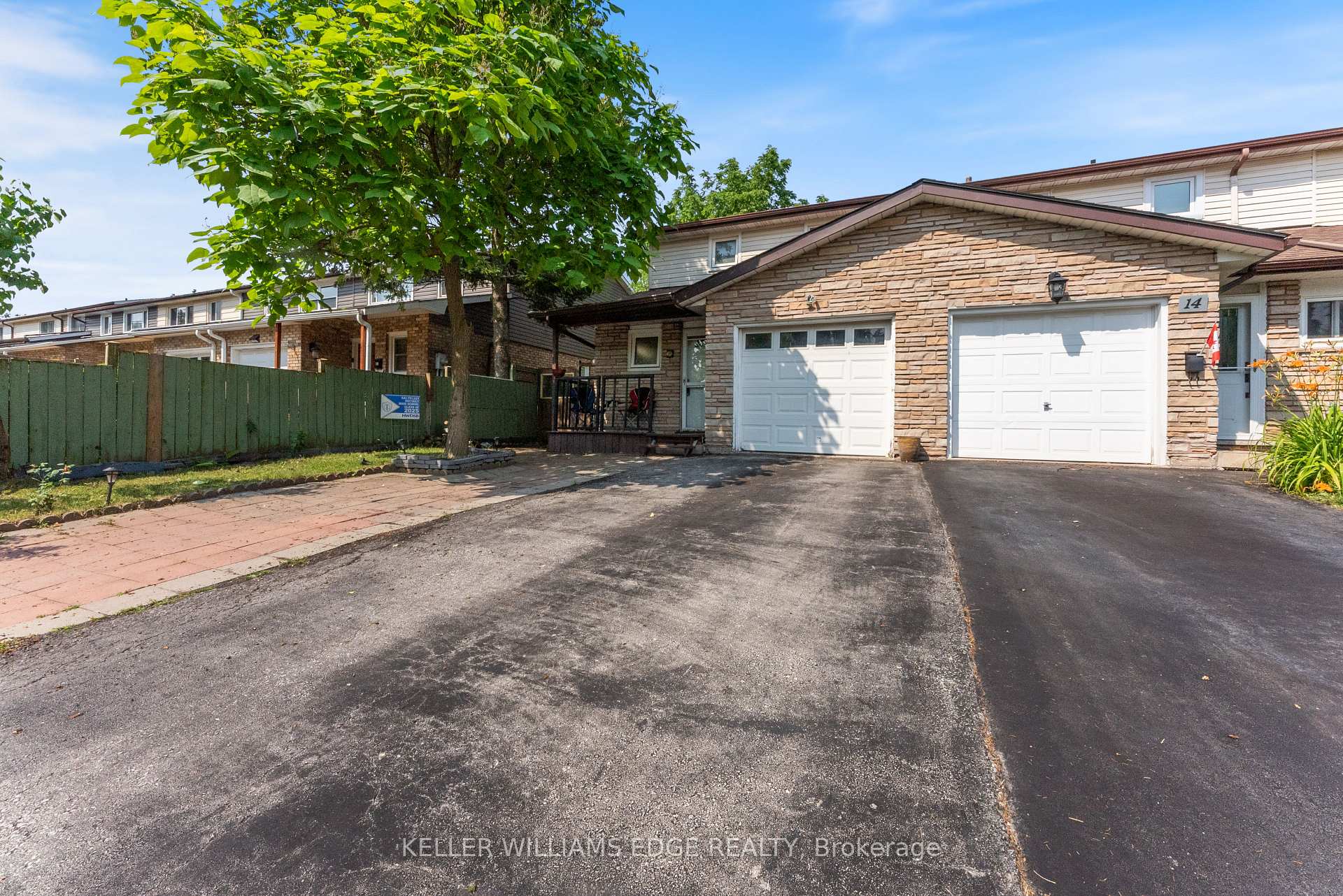 Photo 2 of 16 Silvervine Drive, Hamilton, Stoney Creek Mountain — HOMEH