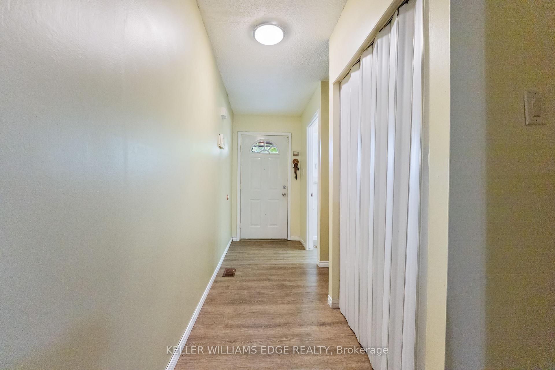 Photo 4 of 16 Silvervine Drive, Hamilton, Stoney Creek Mountain — HOMEH