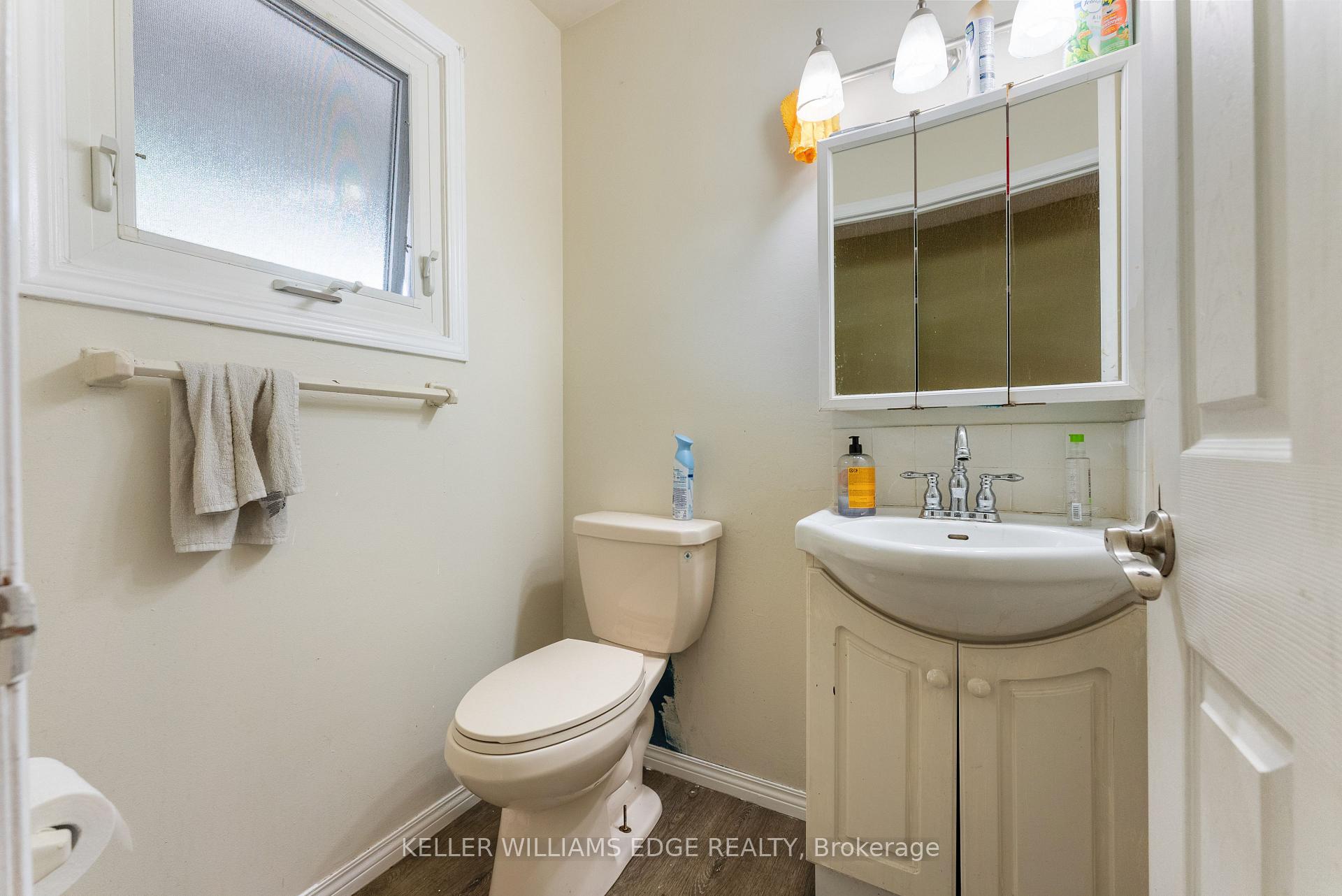 Photo 6 of 16 Silvervine Drive, Hamilton, Stoney Creek Mountain — HOMEH