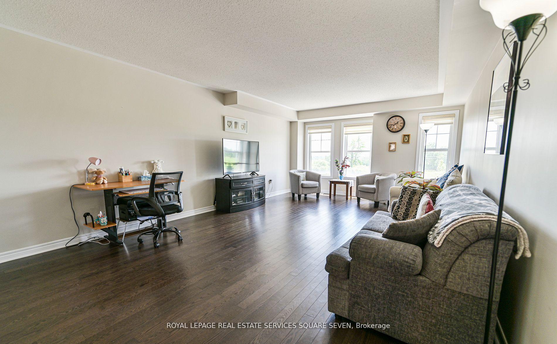 Photo 5 of Unit 3, 27 Pennycross Crescent, Brampton, Northwest Brampton — HOMEH