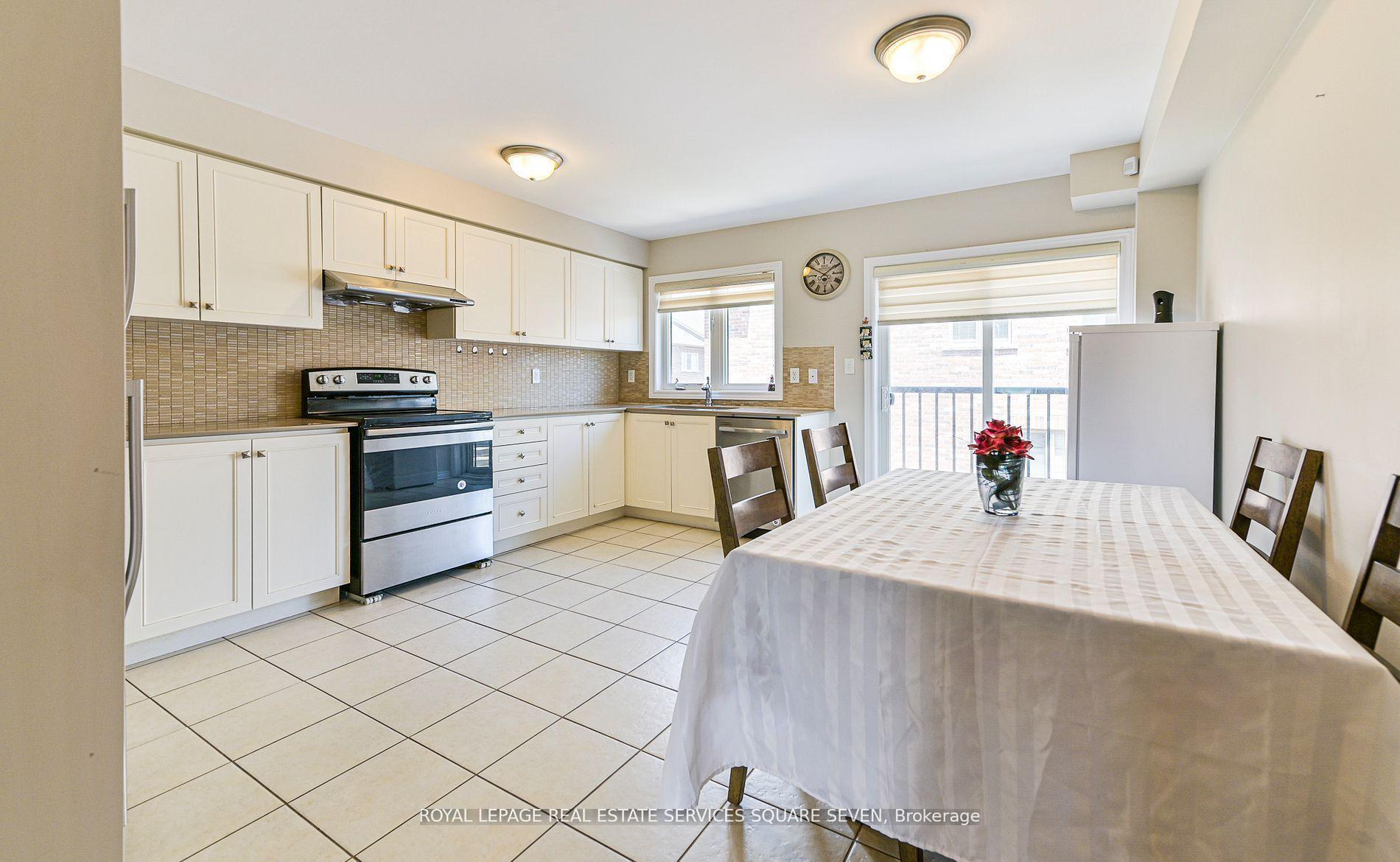 Photo 8 of Unit 3, 27 Pennycross Crescent, Brampton, Northwest Brampton — HOMEH