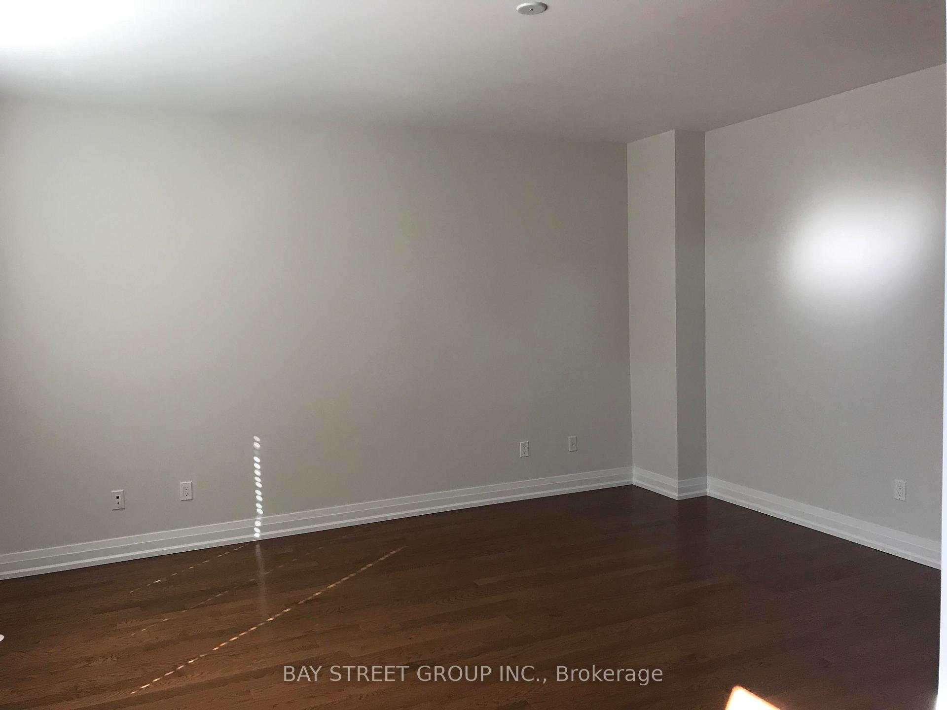 Photo 7 of 63 Village Parkway, Markham, Unionville — HOMEH