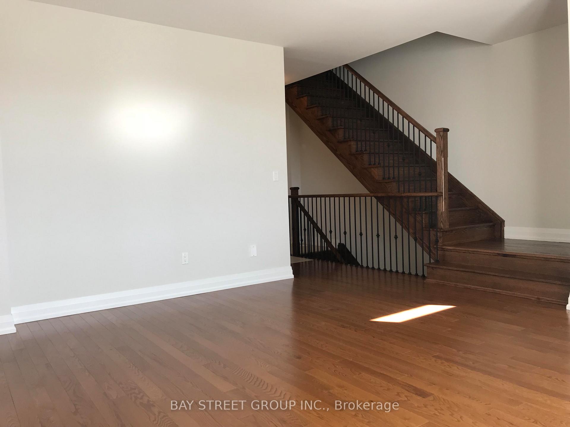 Photo 8 of 63 Village Parkway, Markham, Unionville — HOMEH