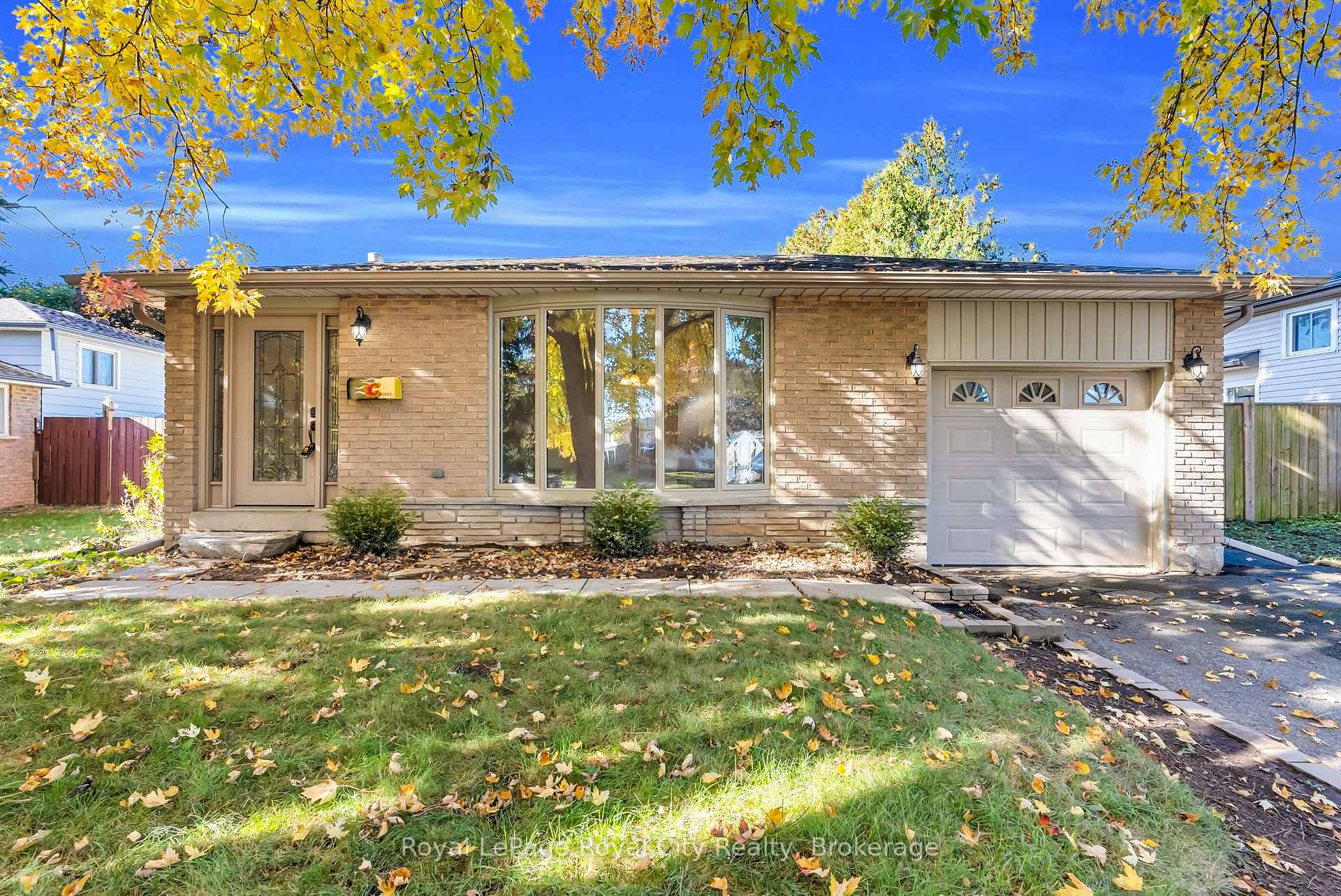 Photo 1 of 56 Forest Drive, Brant, Paris — HOMEH
