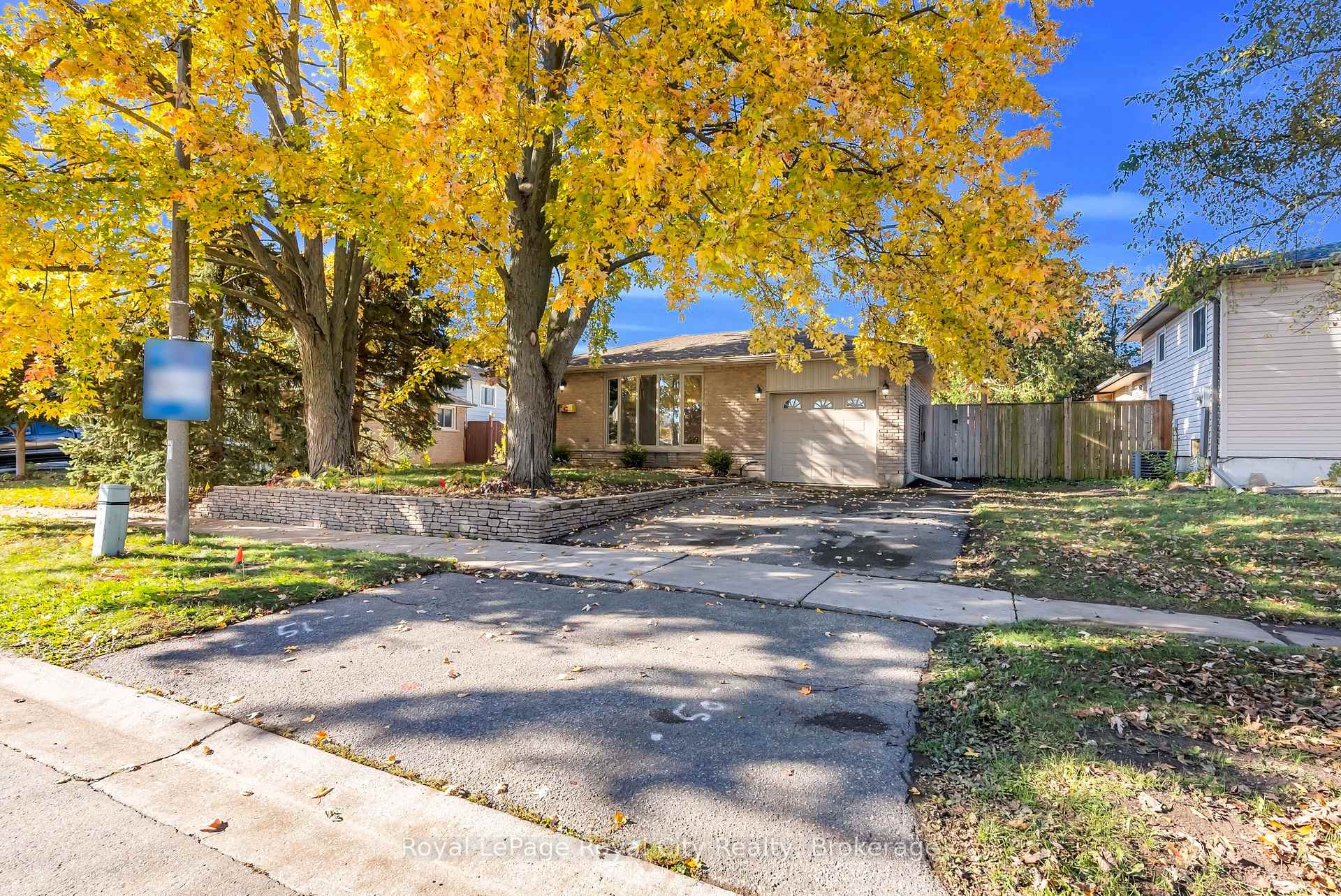 Photo 5 of 56 Forest Drive, Brant, Paris — HOMEH
