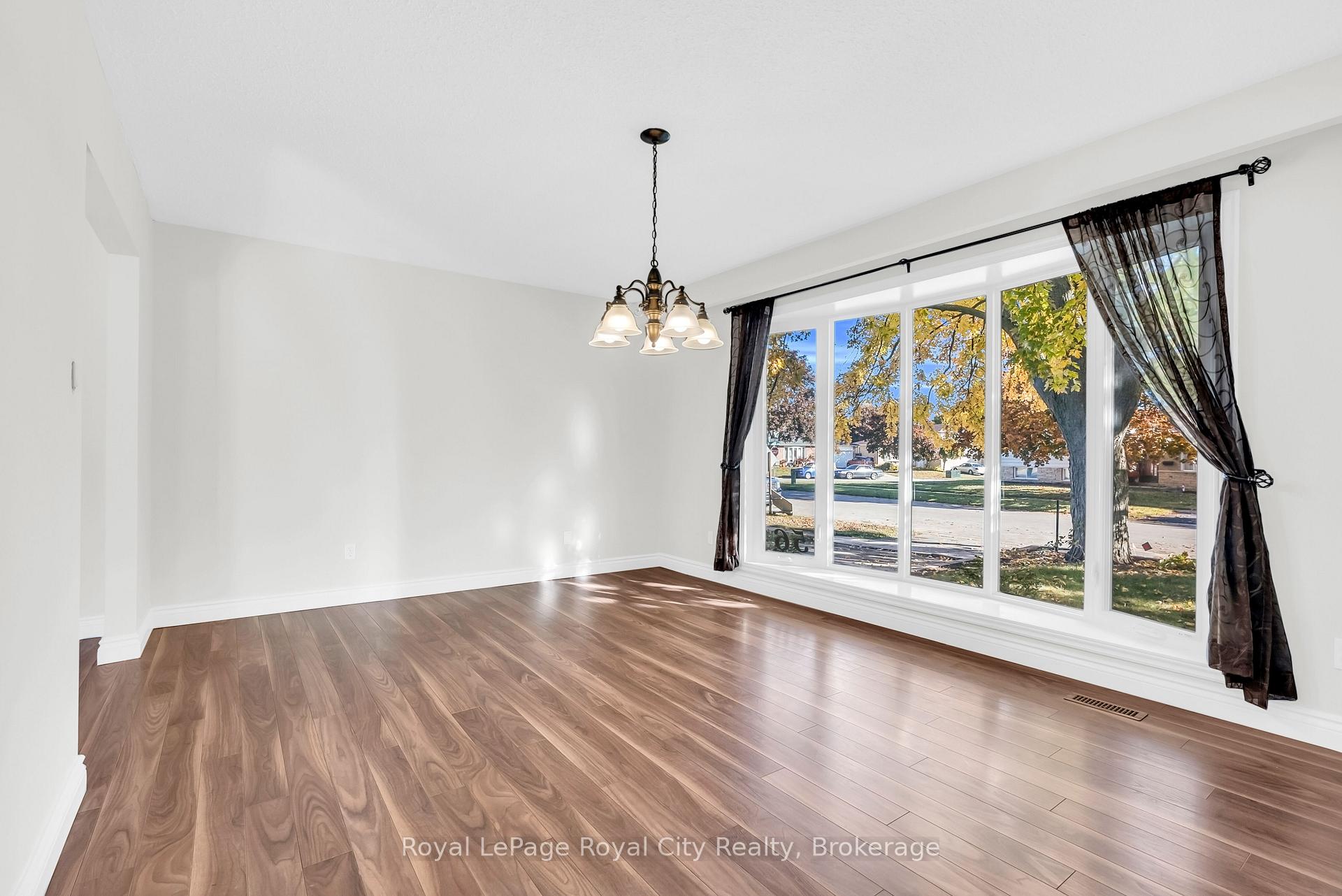 Photo 11 of 56 Forest Drive, Brant, Paris — HOMEH