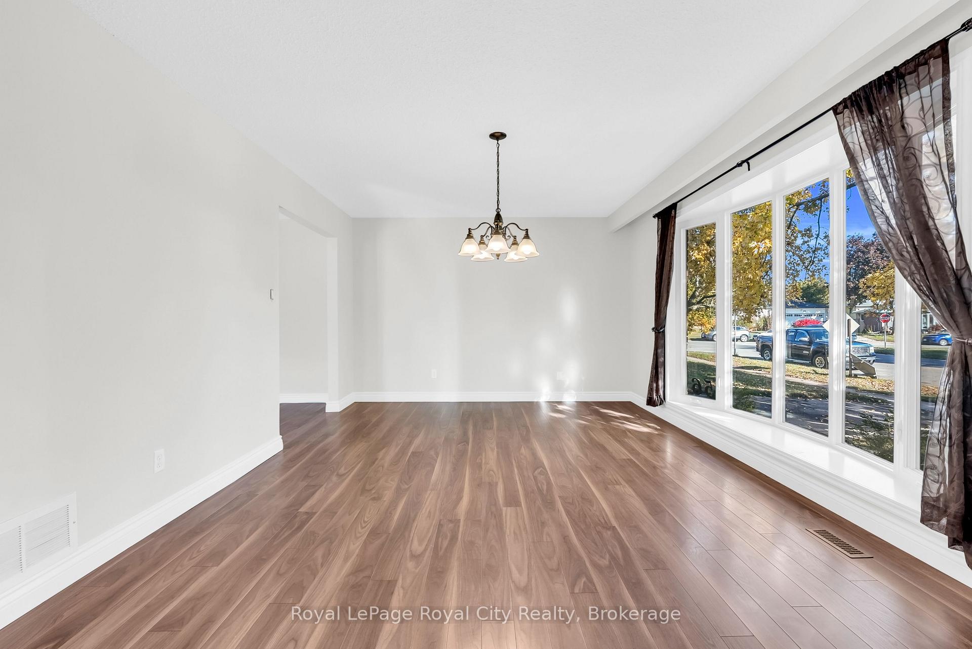 Photo 12 of 56 Forest Drive, Brant, Paris — HOMEH