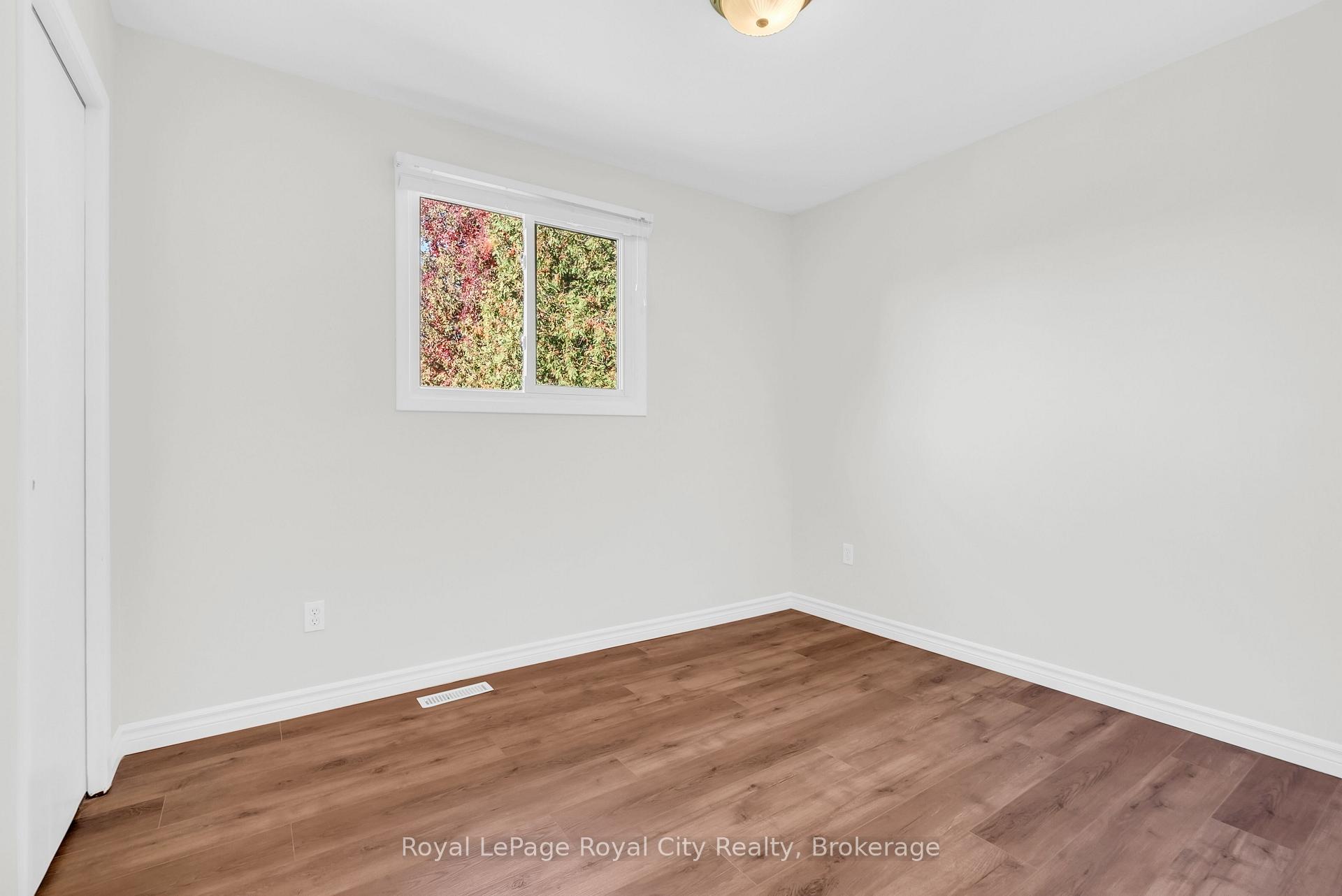Photo 21 of 56 Forest Drive, Brant, Paris — HOMEH