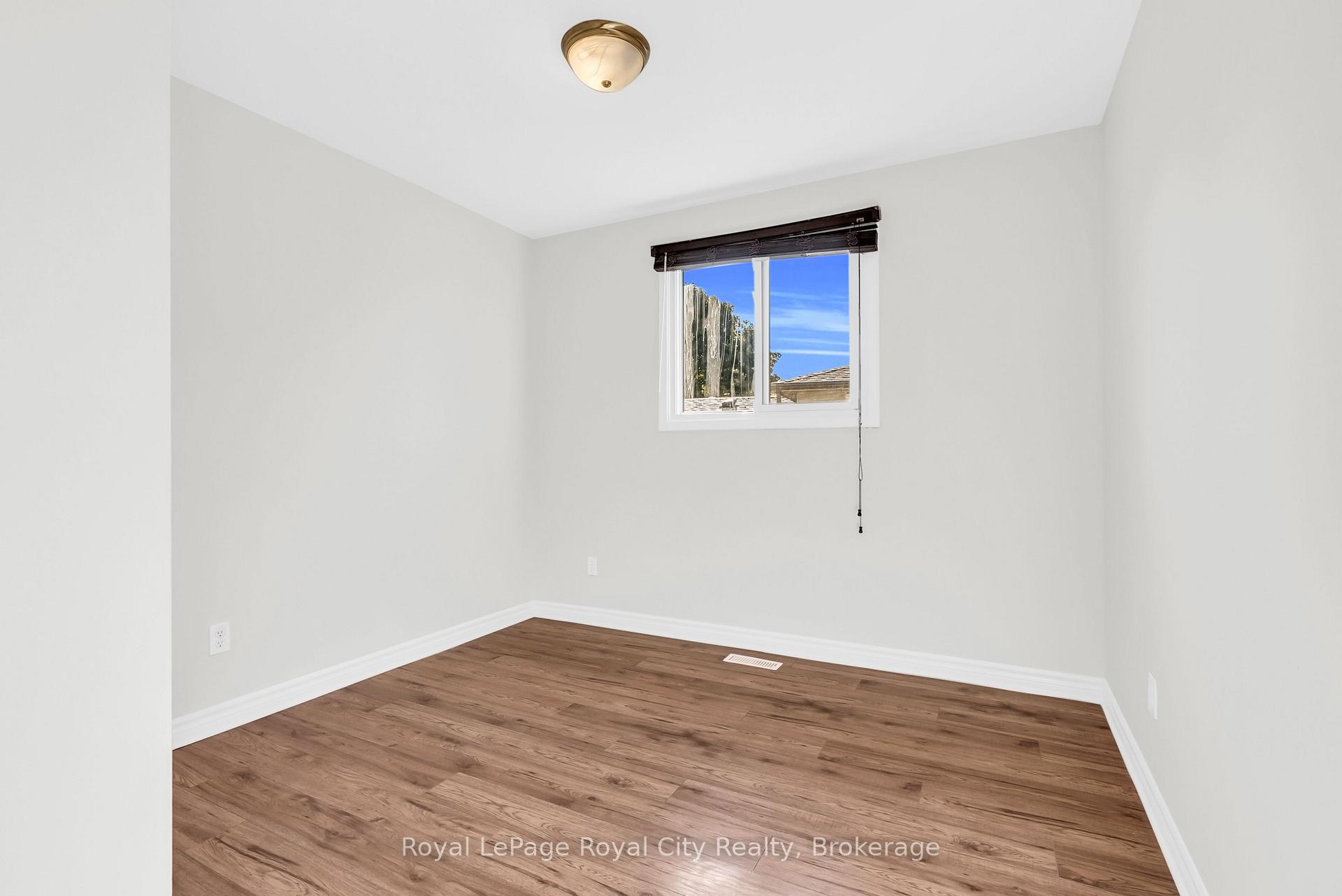 Photo 25 of 56 Forest Drive, Brant, Paris — HOMEH
